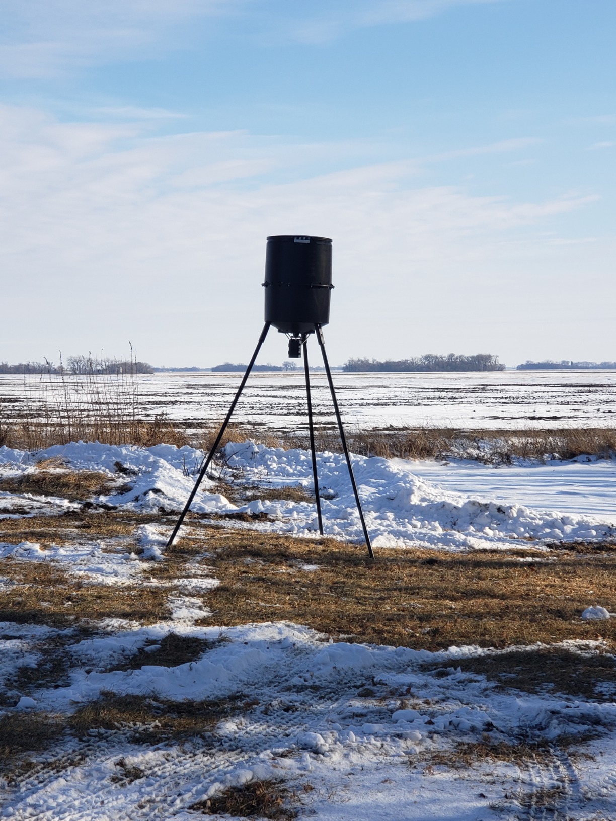 WILDGAME INNOVATIONS Quick-Set 225 lb Game Feeder with Digital Timer - Durable Tripod Corn/Pellet Hunting Feeder with 1-4 Available Feed Times & 30-feet Radius customer photo 1