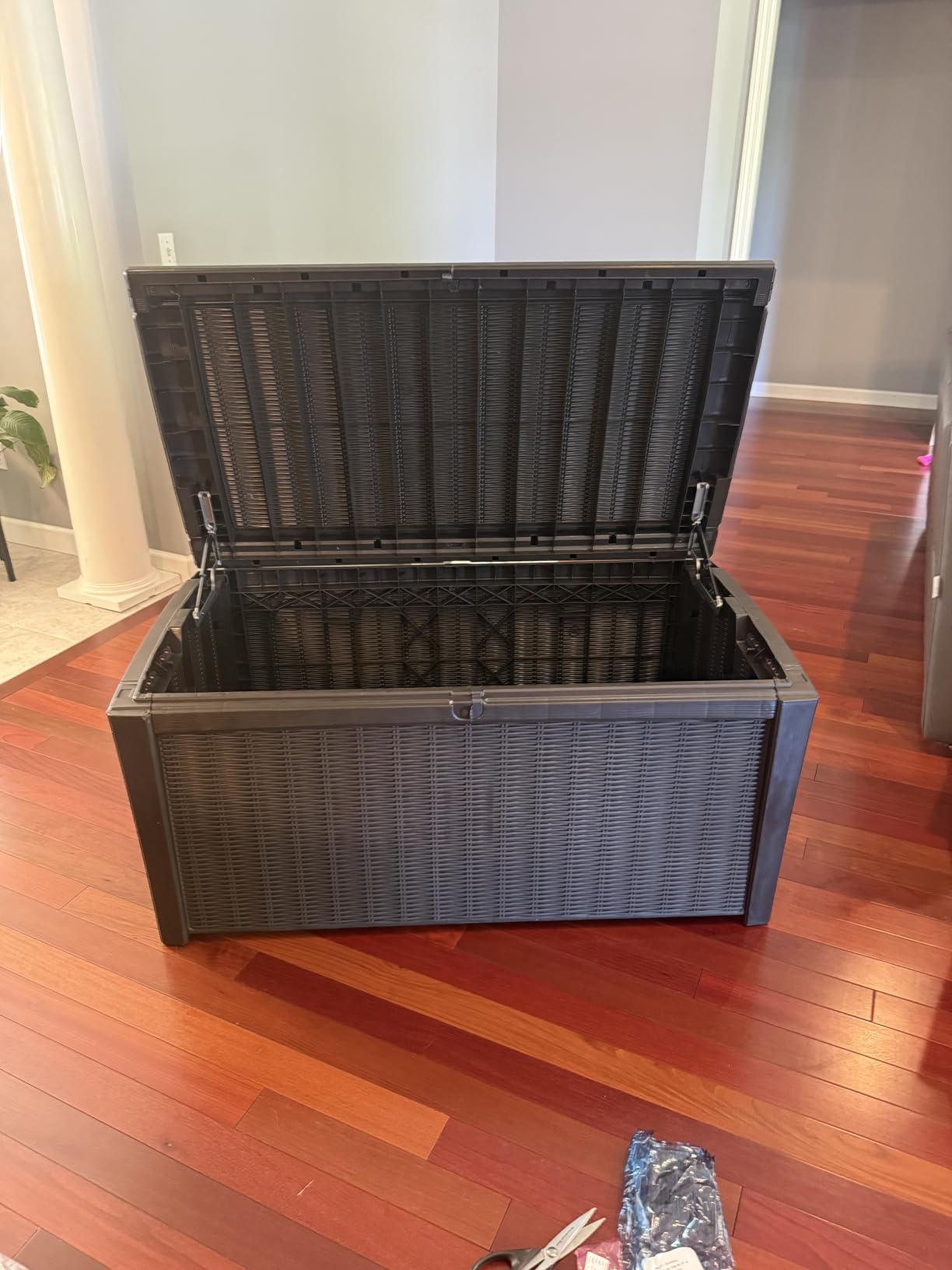 Keter Outdoor Storage Deck Box for Patio, Backyard & Garden, Borneo, 110 Gal, Grey - Lockable, Organizing, and Waterproof Plastic Container Bench customer photo 2