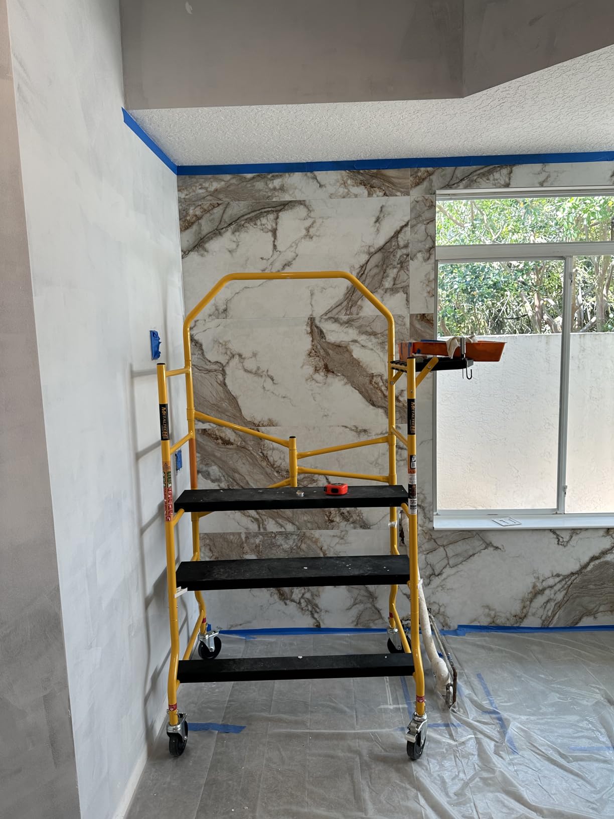 Metaltech I-IMIS Job Site Series 6-3/8'. x 4'. x 2-1/2'. Scaffold 900 Lb. Load Capacity customer photo 1