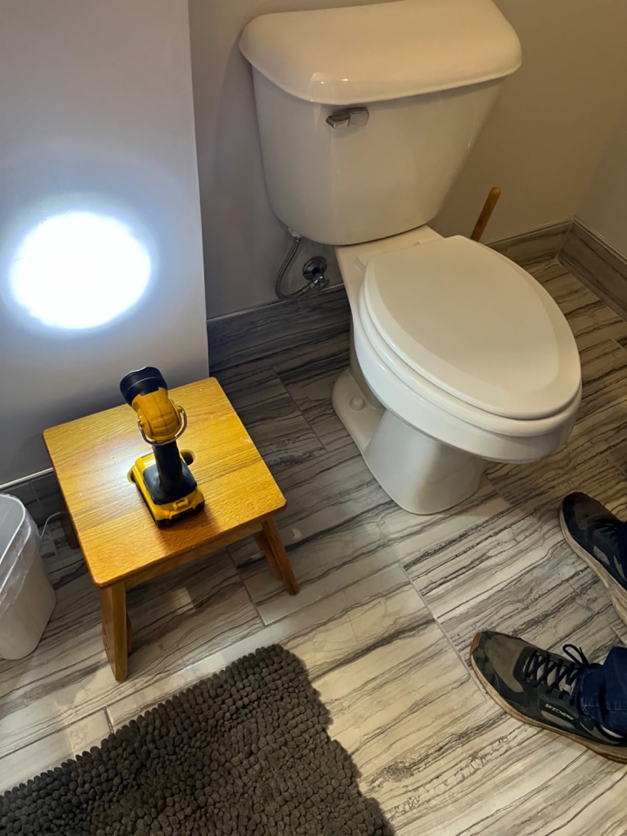 20V MAX LED Work Light, Handheld Spotlight with 508 Yard Distance, Pivoting Head, 1500 Lumens, Cordless, Battery Not Included (DCL043) customer photo 2