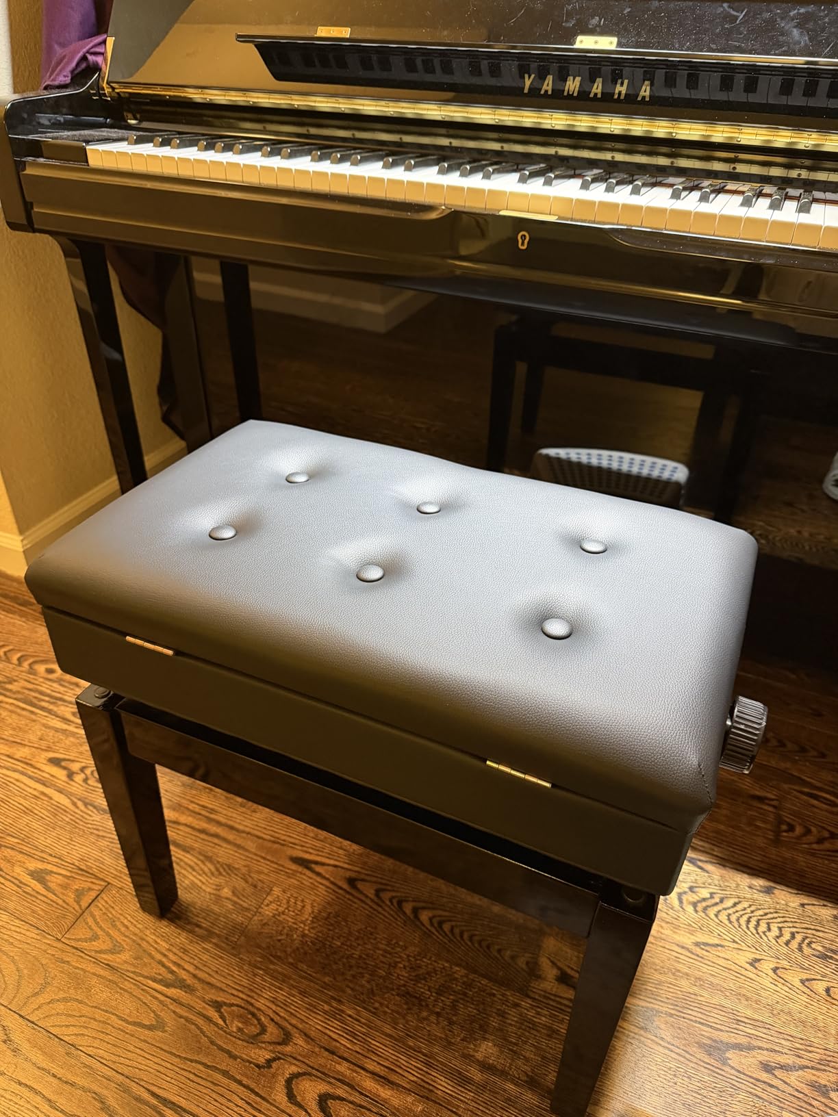 SONGMICS Piano Bench with Padded Cushion and Storage Compartment for Music Books, Tufted Wooden Piano Seat, Black ULPB55H customer photo 1