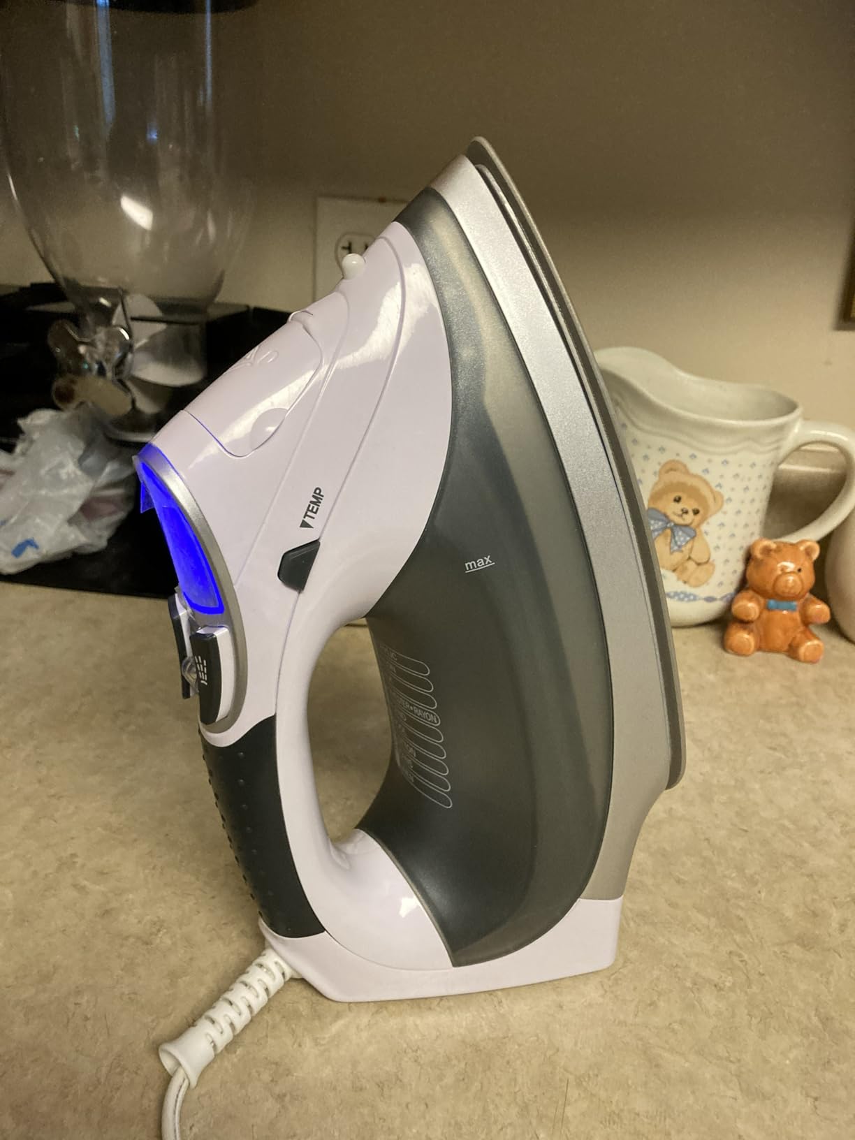 BEAUTURAL 1800-Watt Steam Iron with Digital LCD Screen, Double-Layer and Ceramic Coated Soleplate, 3-Way Auto-Off, 9 Preset Temperature and Steam Settings for Variable Fabric Gray customer photo 2