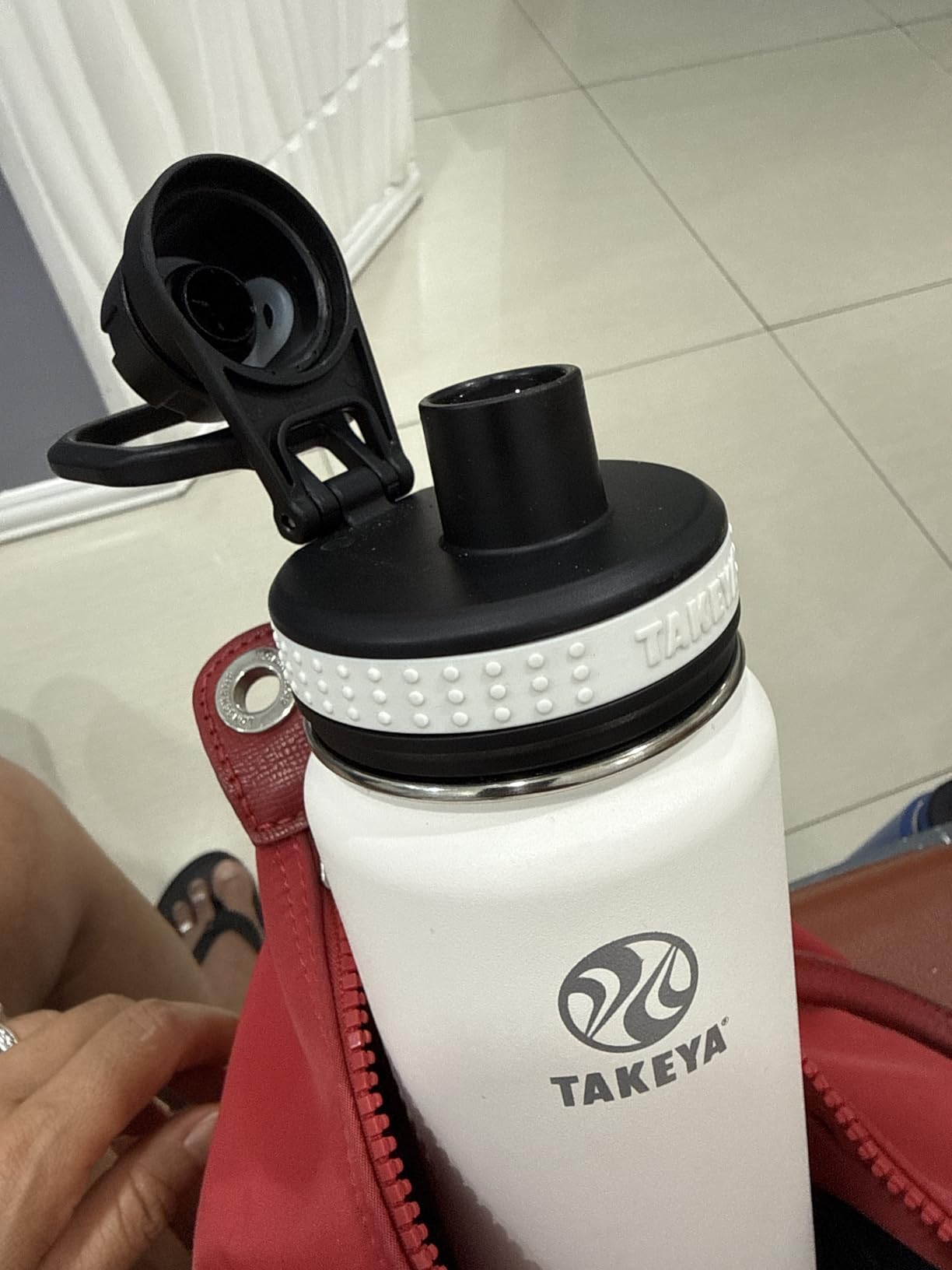 Takeya Originals 32 oz Vacuum Insulated Stainless Steel Water Bottle - Leakproof & BPA-Free Spout Lid - Keeps Drinks Cold 24 Hrs/Hot 12 Hrs - Double-Wall Design - Ideal for Active Lifestyles, Graphite customer photo 1