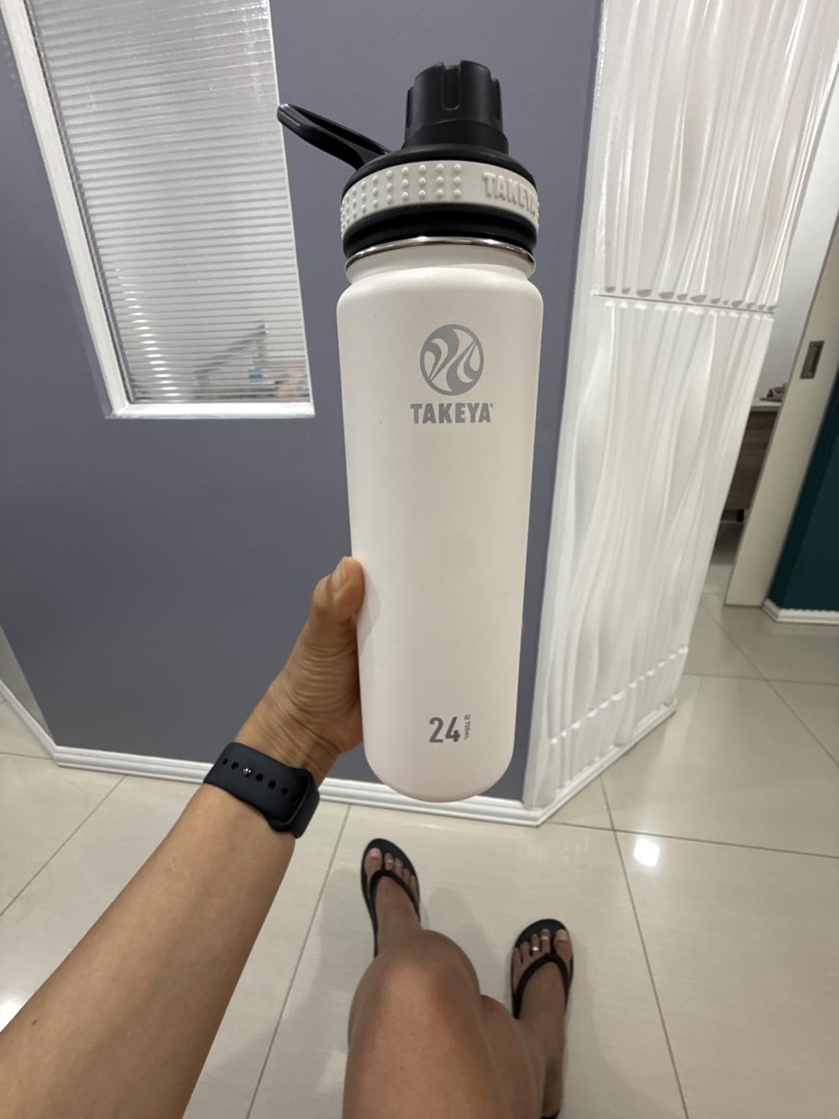 Takeya Originals 32 oz Vacuum Insulated Stainless Steel Water Bottle - Leakproof & BPA-Free Spout Lid - Keeps Drinks Cold 24 Hrs/Hot 12 Hrs - Double-Wall Design - Ideal for Active Lifestyles, Graphite customer photo 2