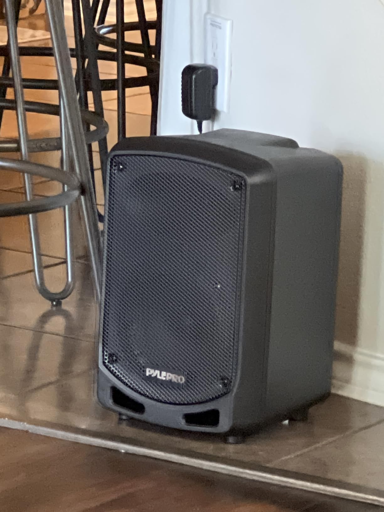 Pyle Bluetooth Karaoke PA Speaker - Indoor / Outdoor Portable Sound System with Wireless Mic, Audio Recording, Rechargeable Battery, USB / SD Reader, Stand Mount - for Party, Control - PSBT65A Black customer photo 1