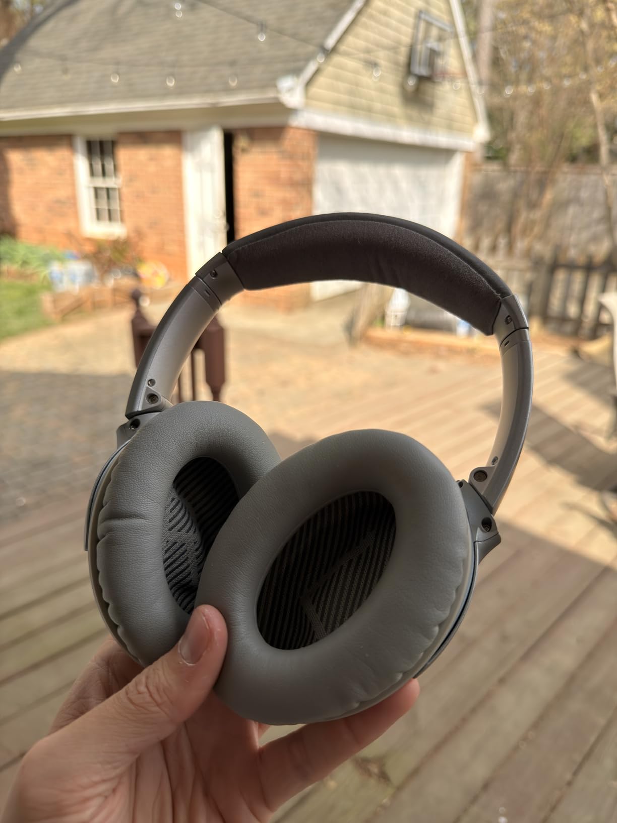 Bose QuietComfort 35 (Series II) Wireless Headphones, Noise Cancelling - Black (Renewed) customer photo 1