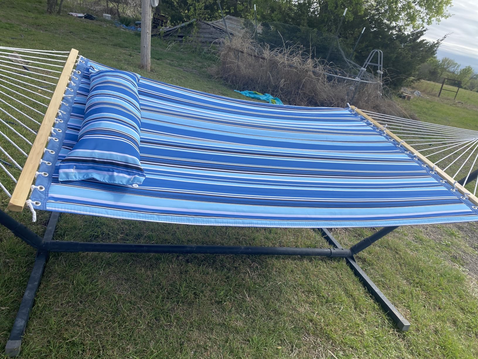 Sunnydaze Quilted Double Hammock for Outside with Spreader Bars and Pillow - 450 lb Capacity, 74x55 Inch Bed, UV Resistant, Quick Dry - Chains Included, Stand Sold Separately - Mountainside customer photo 1