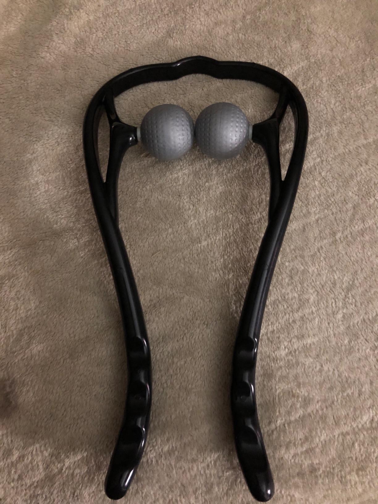 VOYOR Neck Massager Shiatsu Deep Tissue Dual Trigger Point Shoulder Massager for Pain Relief, Ergonomic Handle Design, Lightweight & Portable MS110 customer photo 1