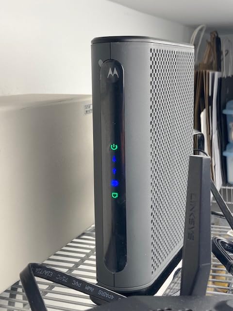 Motorola MB8600 DOCSIS 3.1 Gig-Speed Cable Modem Plus 32x8 DOCSIS 3.0. Approved by Comcast Xfinity, Cox, and More, Gray (Renewed) customer photo 1