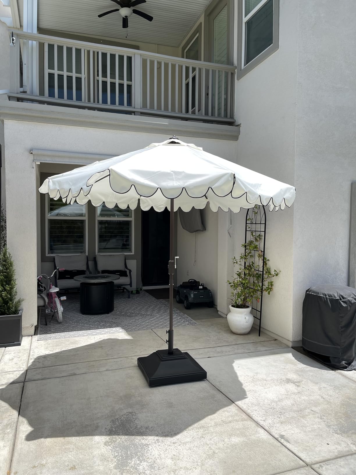 Safavieh PAT8010A Collection Venice Navy and White Single Scallop 9Ft Crank Outdoor Push Button Tilt Umbrella customer photo 1