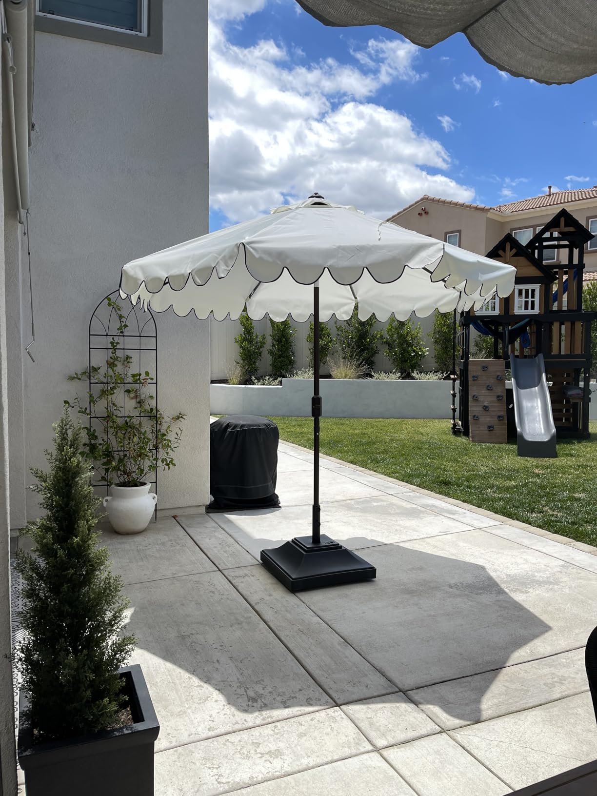 Safavieh PAT8010A Collection Venice Navy and White Single Scallop 9Ft Crank Outdoor Push Button Tilt Umbrella customer photo 2