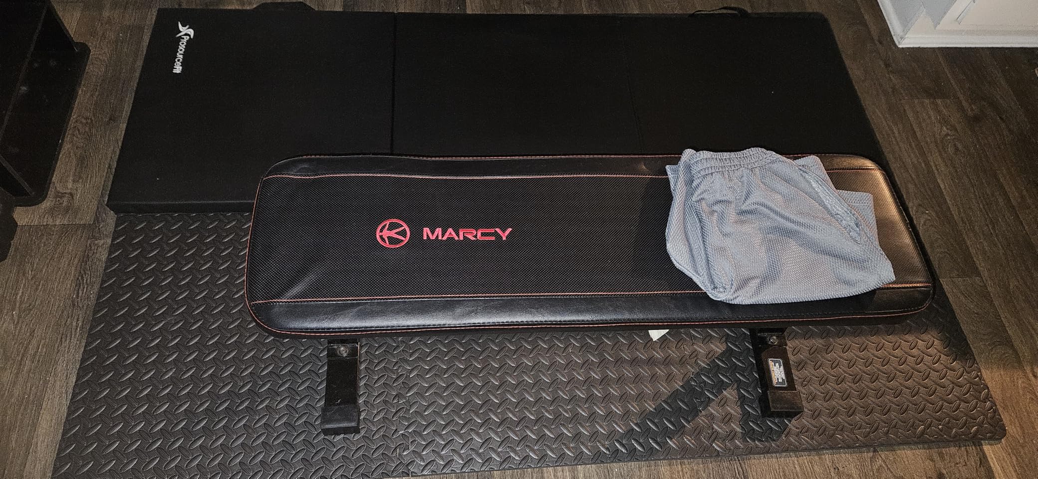 ProSource Tri-Fold Folding Thick Exercise Mat 6'x2' with Carrying Handles for MMA, Gymnastics, Stretching, Core Workouts customer photo 2