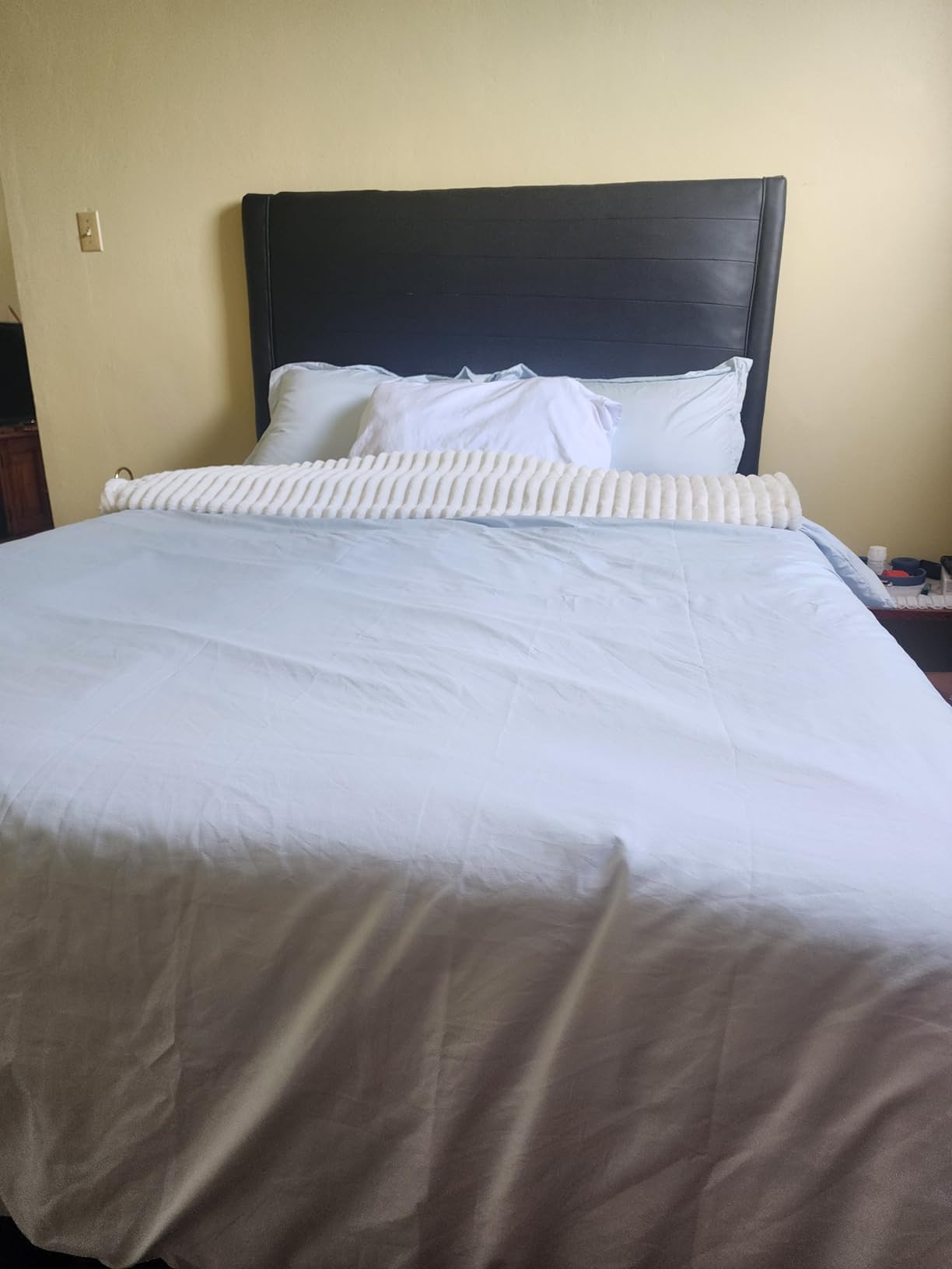 Utopia Bedding Comforters Queen Size, All Season Duvet Insert, Down Alternative Queen Comforter with Corner Tabs, Machine Washable Bed Comforter 88 x 88 Inches (White) customer photo 1