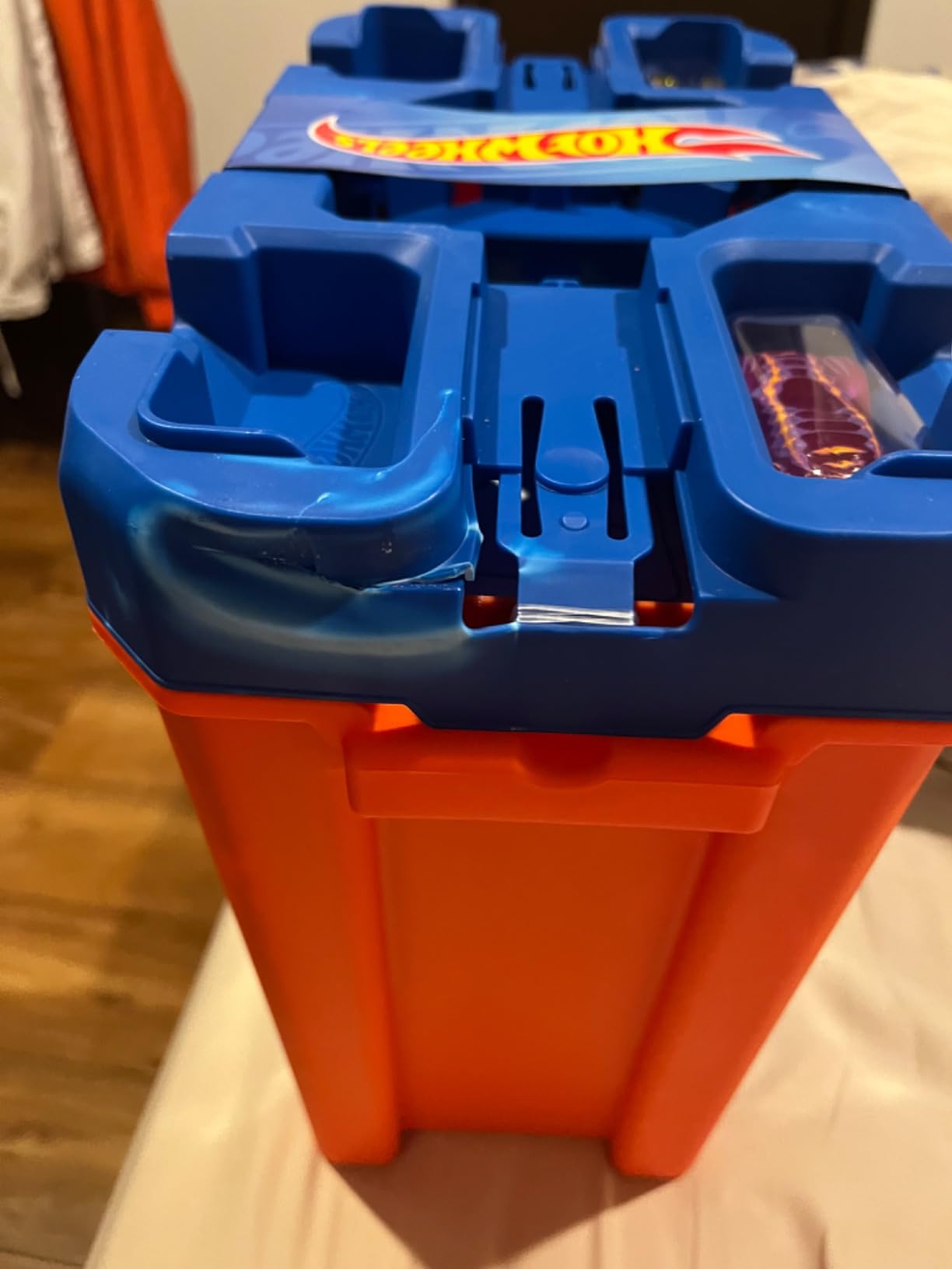 Hot Wheels Toy Car Track Builder Playset, Deluxe Stunt Box with 25 Component Parts & 1:64 Scale Vehicle (Amazon Exclusive) customer photo 2