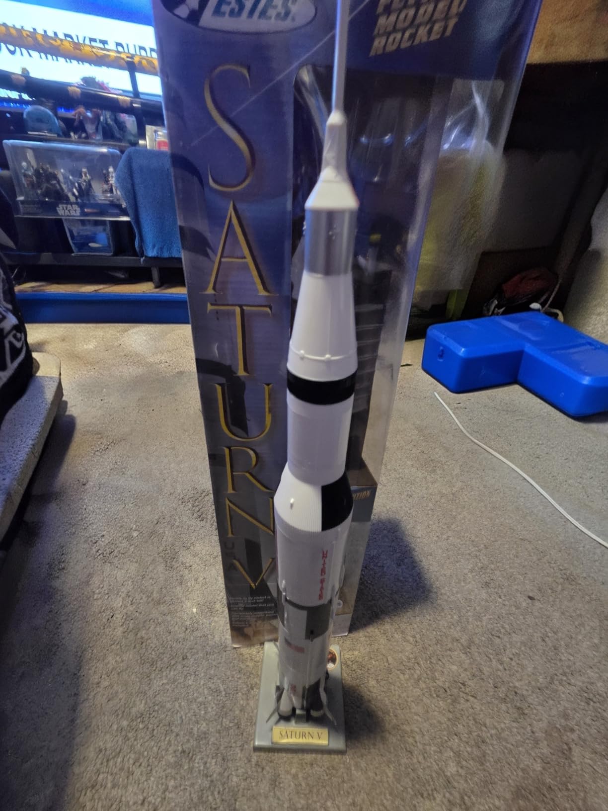 Estes Saturn V 1:200 Scale Rocket-Building Kit, Advanced Flying-Rocket-Model Kit for Ages 10+ customer photo 1
