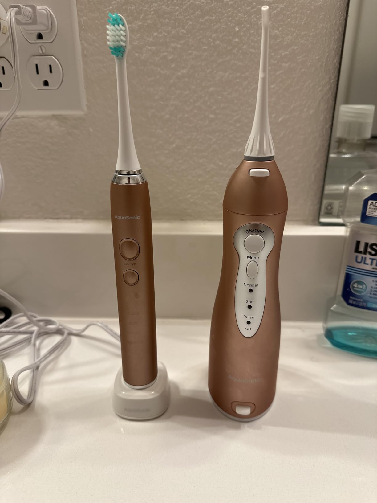 Aquasonic Vibe Series Ultra-Whitening Toothbrush - ADA Accepted Electric Toothbrush - 8 Brush Heads & Travel Case - 40,000 VPM Motor & Wireless Charging - 4 Modes w Smart Timer - Satin Rose Gold customer photo 2