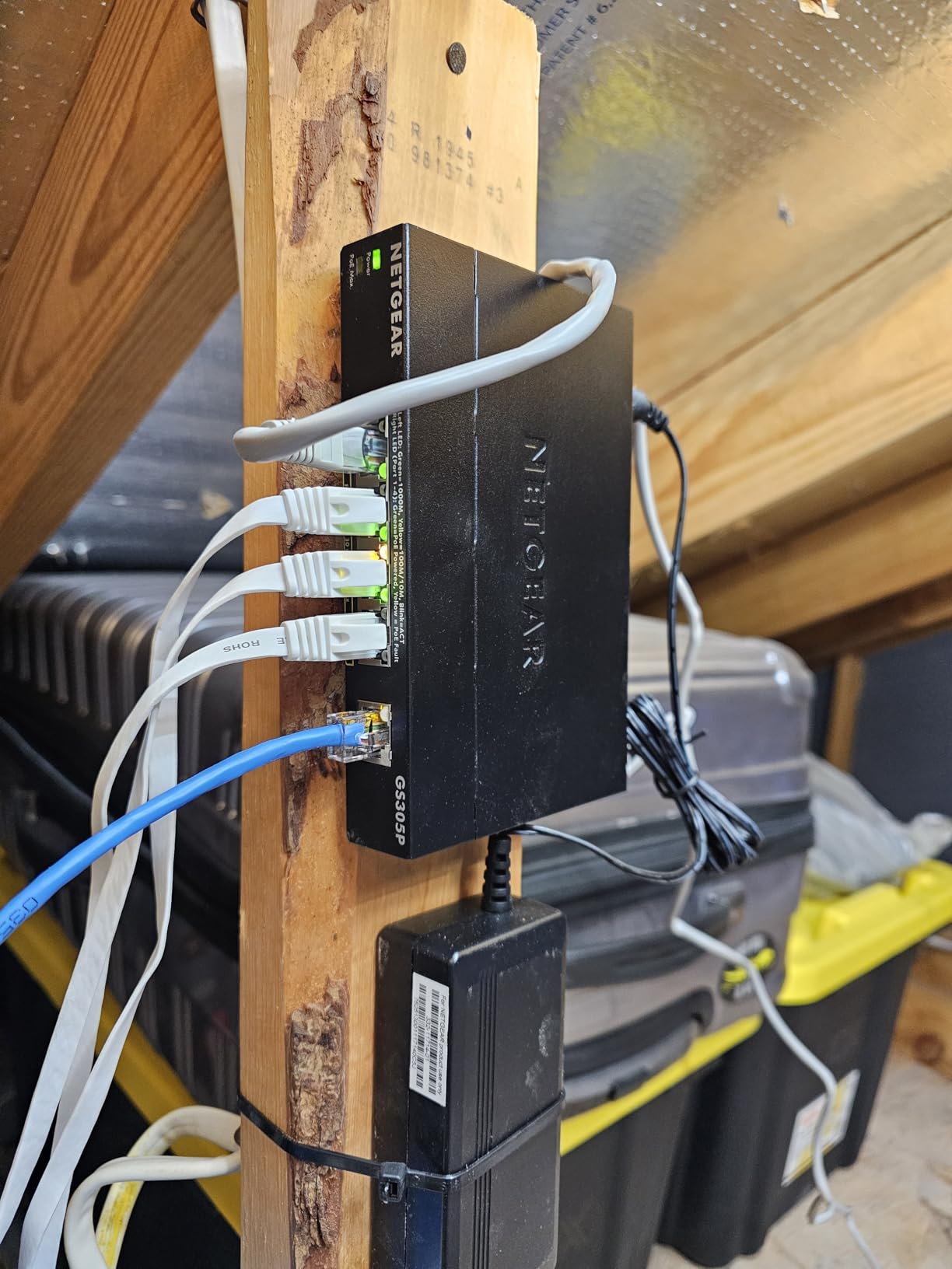 NETGEAR 48-Port PoE+ Gigabit Ethernet Unmanaged Essentials Switch (GS348PP) - with 24 x PoE+ @ 380W, Desktop or Rackmount customer photo 1