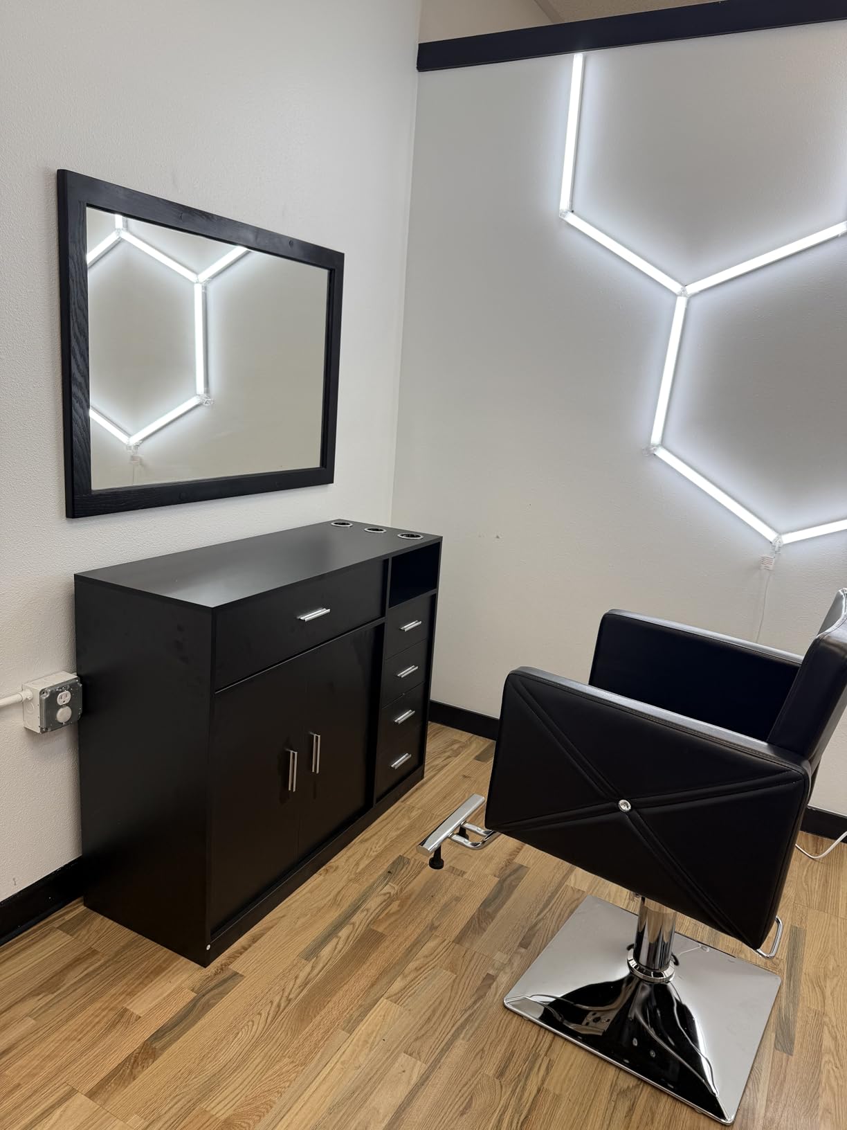 Artist hand Salon Chair for Hair Stylist with Heavy Duty Hydraulic Pump 360 Degrees Rolling Swivel Spa Beauty Equipment Max Load Weight 330 Lbs customer photo 1