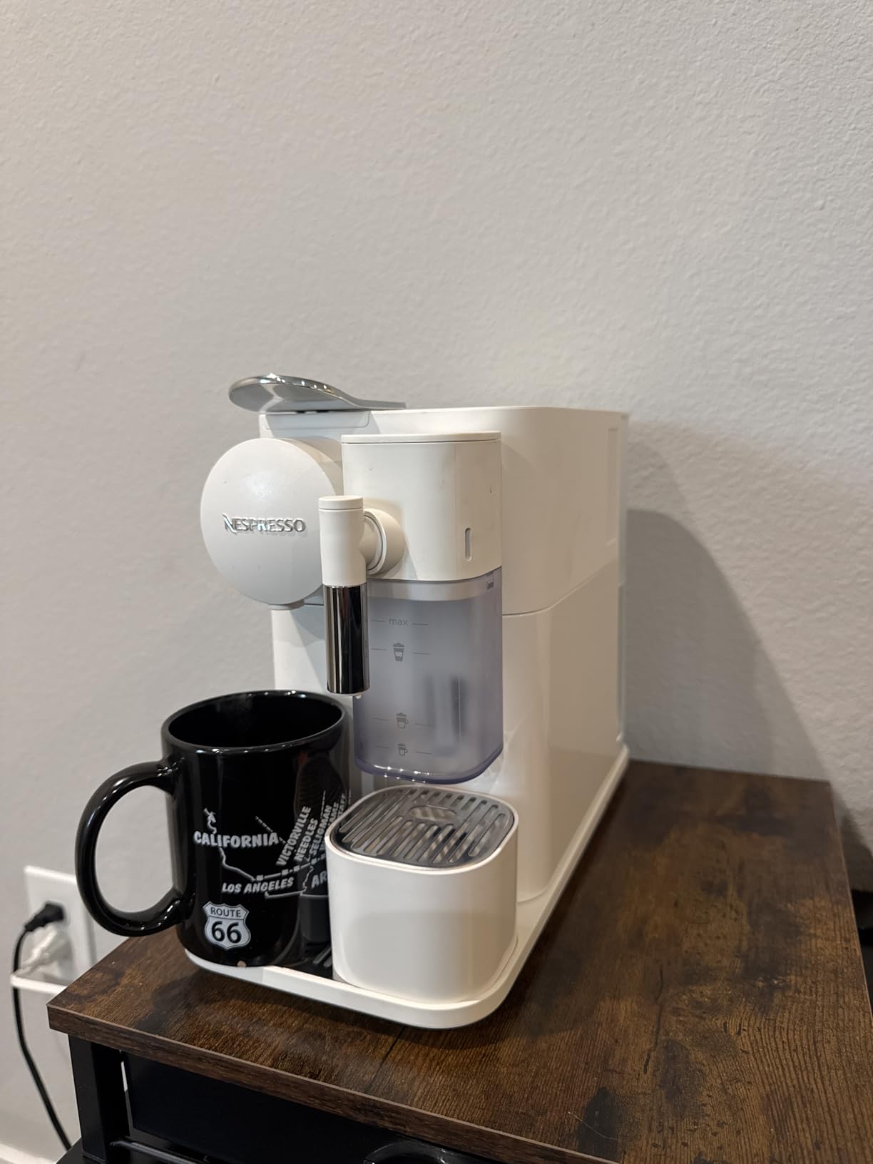 Nespresso Lattissima One Original Espresso Machine with Milk Frother by De'Longhi, Silky White customer photo 1