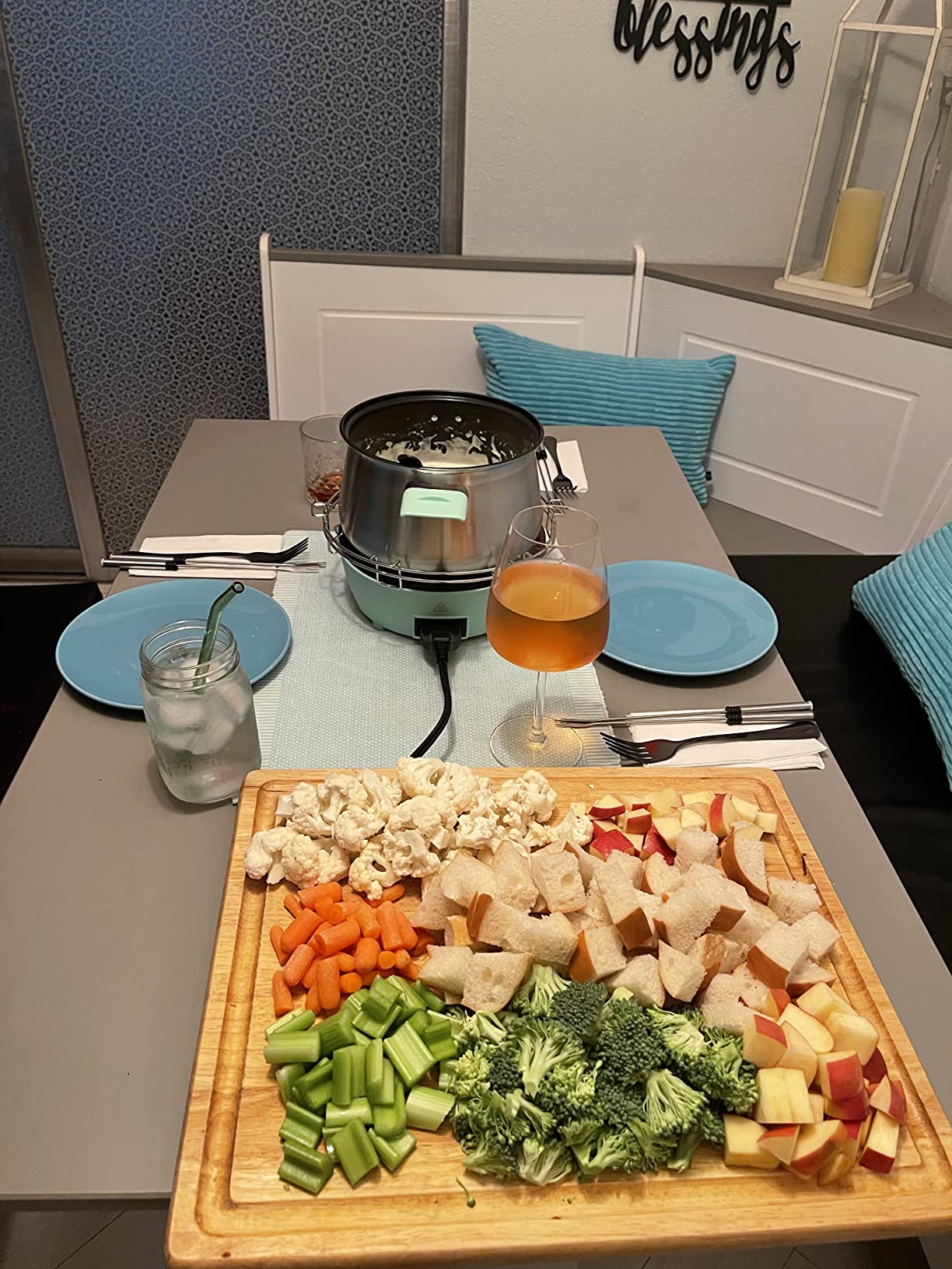 Dash Deluxe Fondue Maker - For Broth, Cheese & Chocolate - Comes with Color-Coded Fondue Forks, Cups, Rack & Recipe Guide - 3 Quarts, Aqua customer photo 2