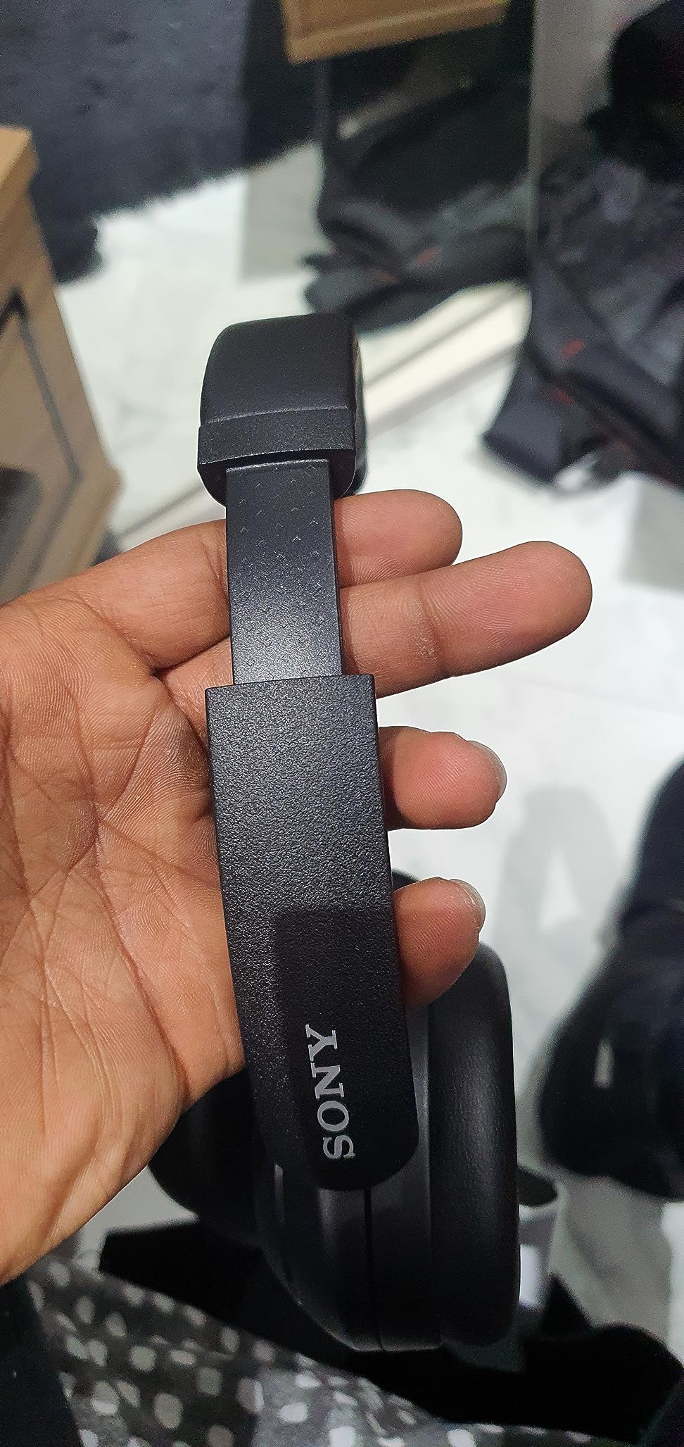 Sony WH-XB910N EXTRA BASS Noise Cancelling Headphones, Wireless Bluetooth Over the Ear Headset with Microphone and Alexa Voice Control, Black customer photo 1