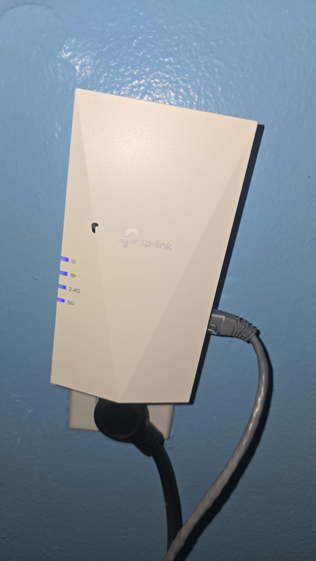 TP-Link AX1500 WiFi Extender Internet Booster (RE500X), WiFi 6 Range Extender Covers up to 1500 sq.ft and 25 Devices, Dual Band, AP Mode w/Gigabit Port, APP Setup, OneMesh Compatible customer photo 1
