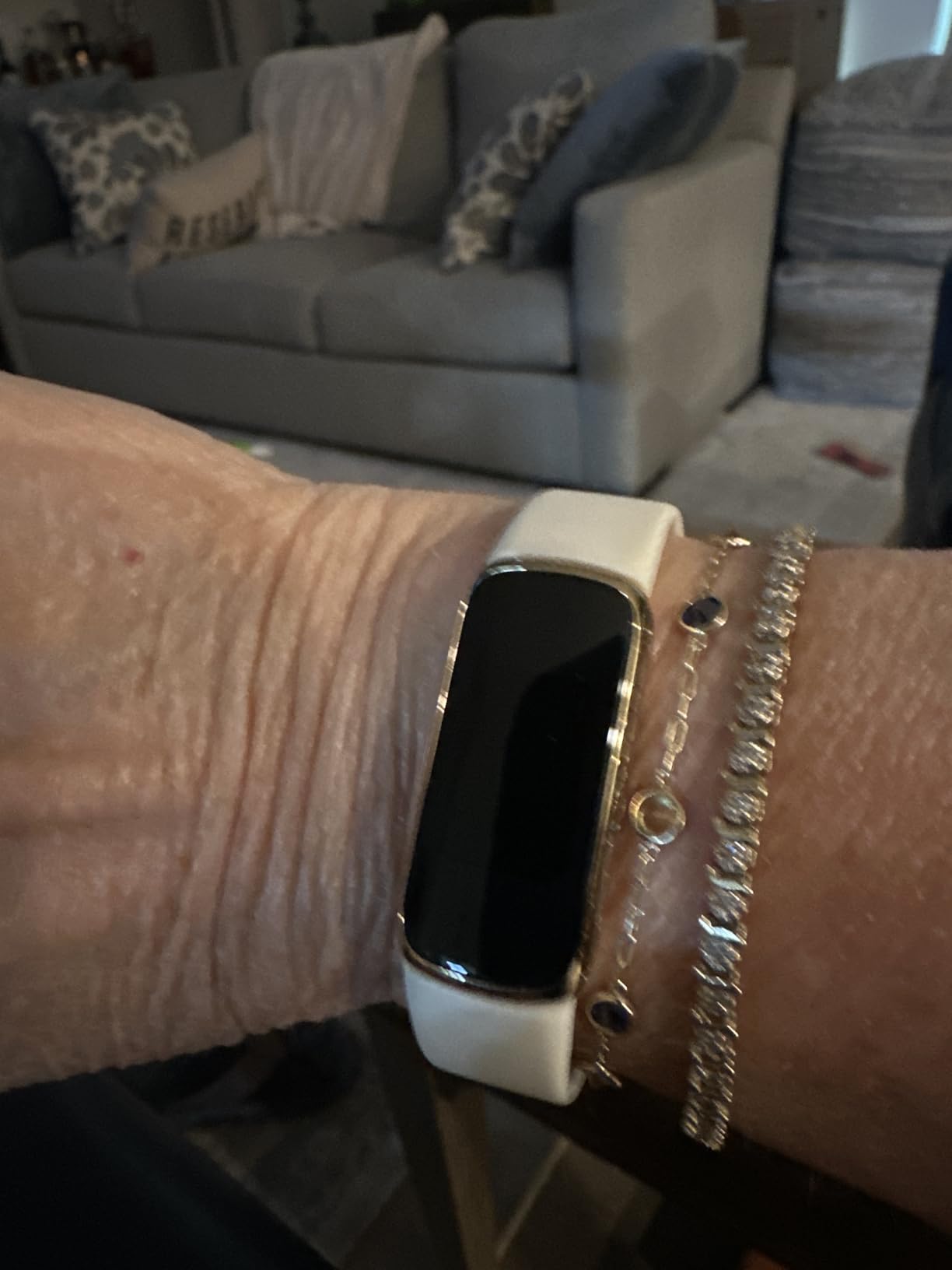 Fitbit Luxe Fitness and Wellness Tracker with Stress Management, Sleep Tracking and 24/7 Heart Rate, One Size S L Bands Included, Lunar White/Soft Gold Stainless Steel, 1 Count (Renewed) customer photo 1