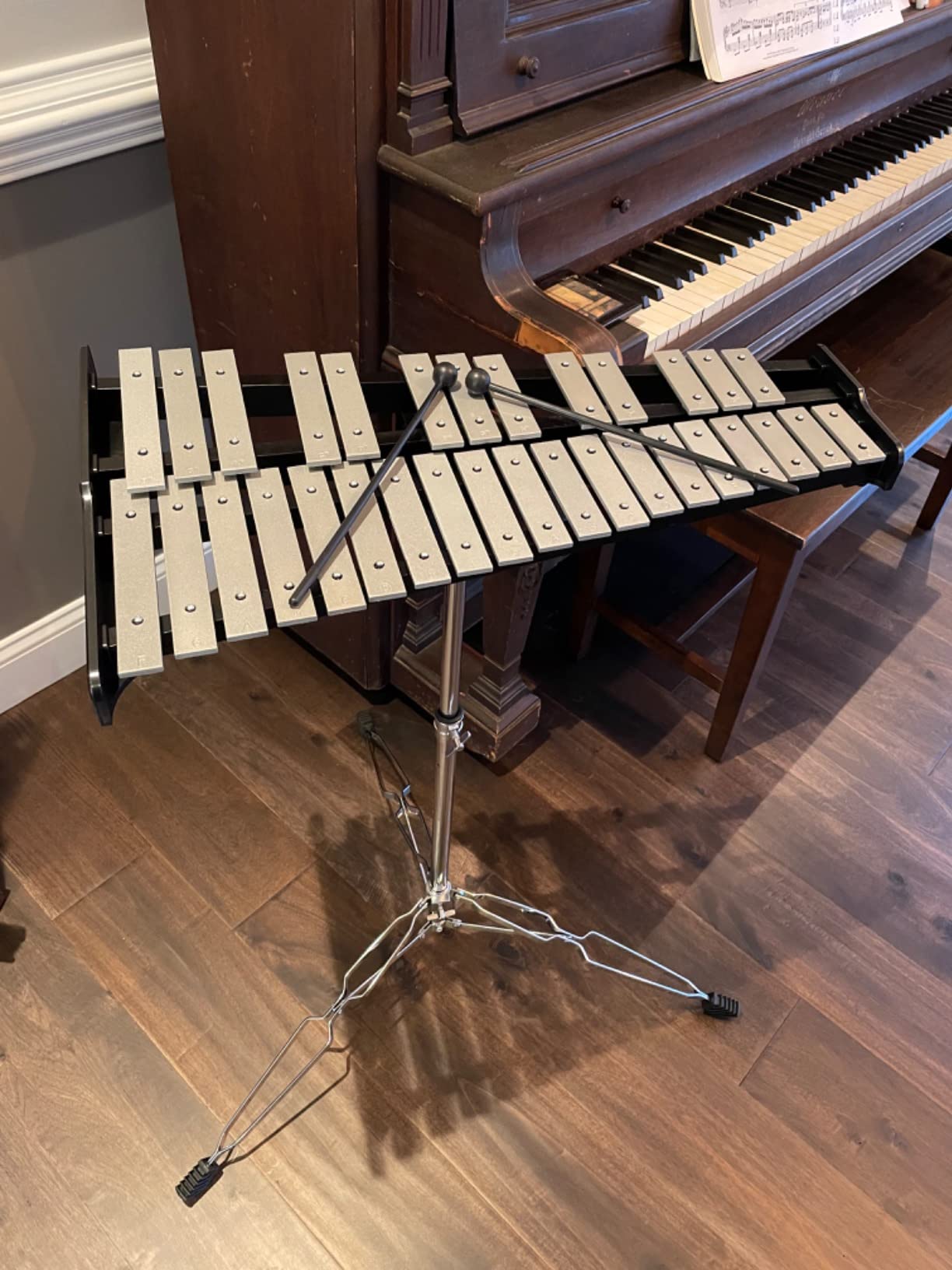 32 Note Glockenspiel Xylophone Percussion Kit with Height-Adjustable Stand, Drumsticks and Carry Case customer photo 2