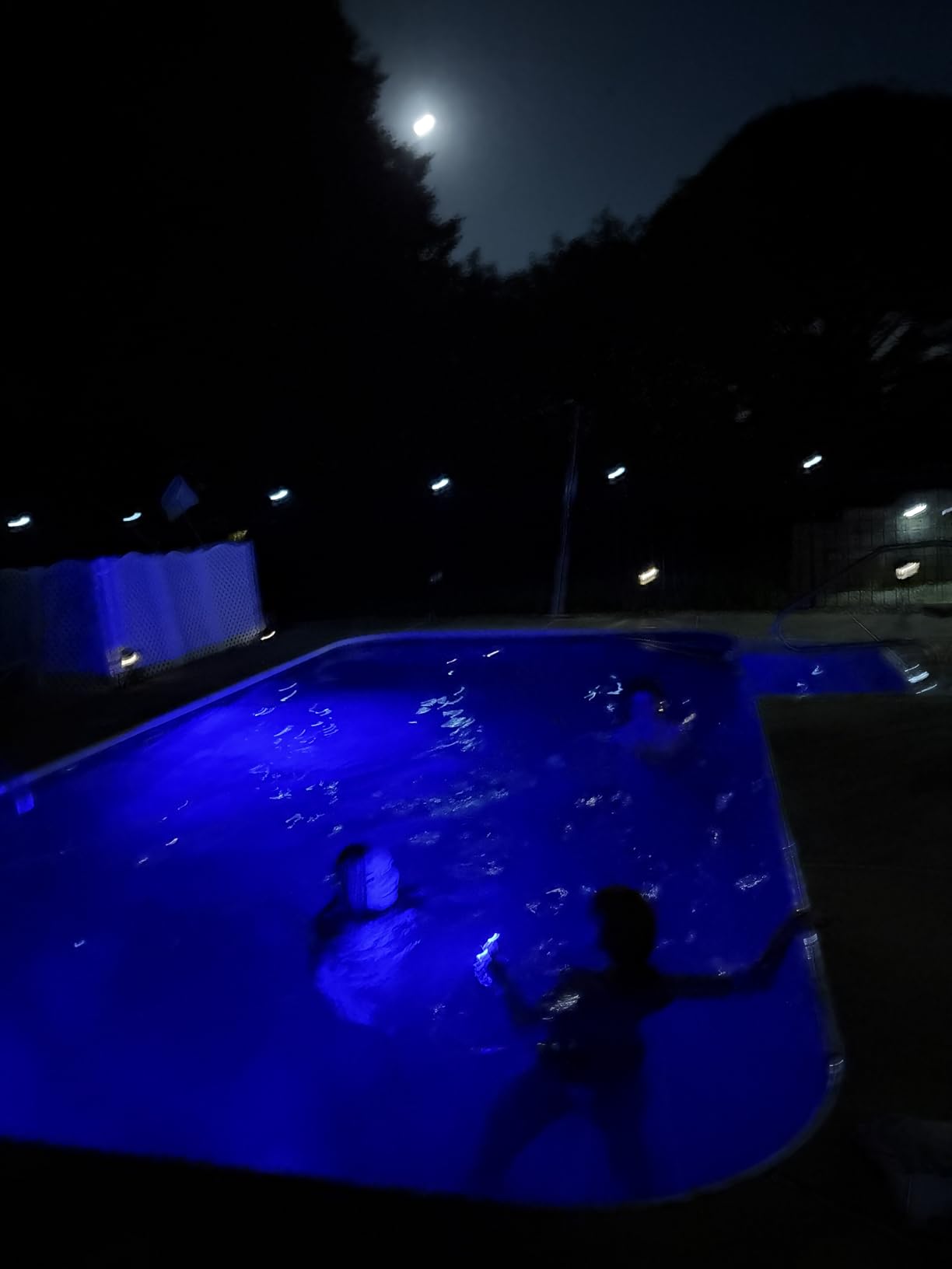 DeeprBetter Floating Pool Lights, Color Changing Waterproof Magnetic Pond Lights, Pool Light that Float, Starfish Above Ground Pools Light Up for Pond, Hot tub, Bathtub, Shower, Halloween, Christmas - 2pcs customer photo 1