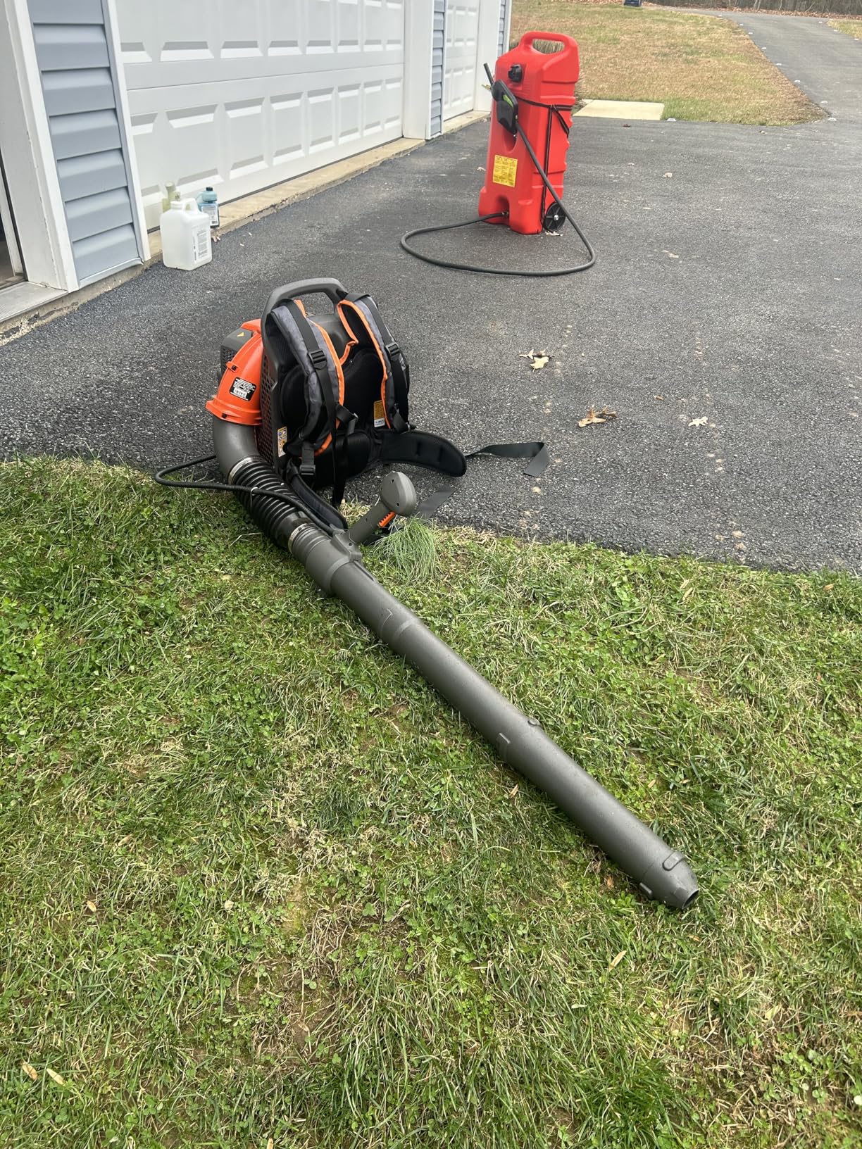 Husqvarna 150BT Gas Leaf Blower, 51-cc 2.16-HP 2-Cycle Backpack Leaf Blower, 765-CFM, 270-MPH, 22-N Powerful Clearing Performance and Ergonomic Harness System customer photo 2