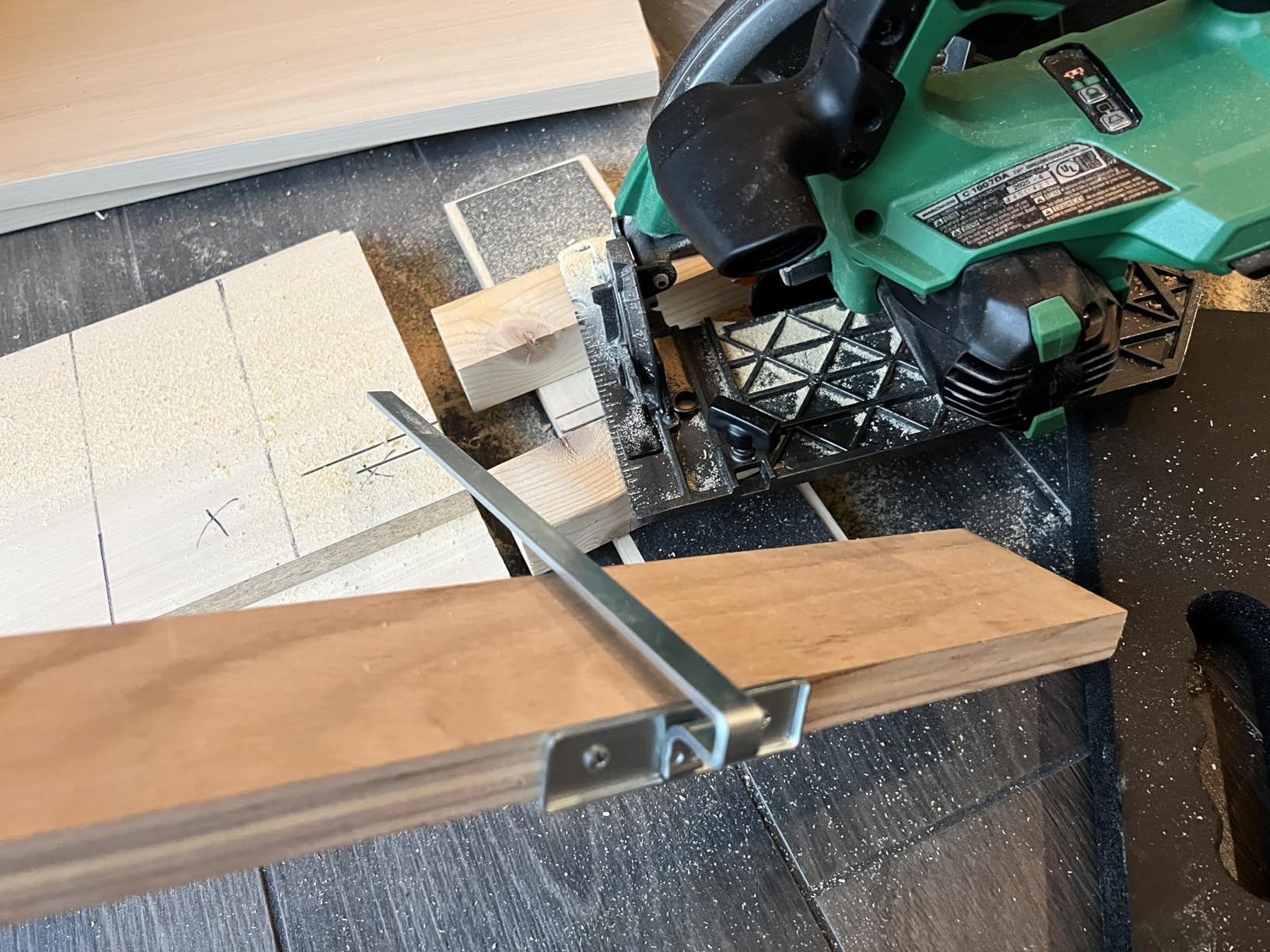 Metabo HPT 18V MultiVolt 7-1/4 Inch Cordless Circular Saw, High Torque, Lightweight Design, Up to 200 2x4 Cuts/Charge, Accepts 18V and 36V MultiVolt Metabo HPT Batteries, Tool Body Only, C1807DAQ4 customer photo 1
