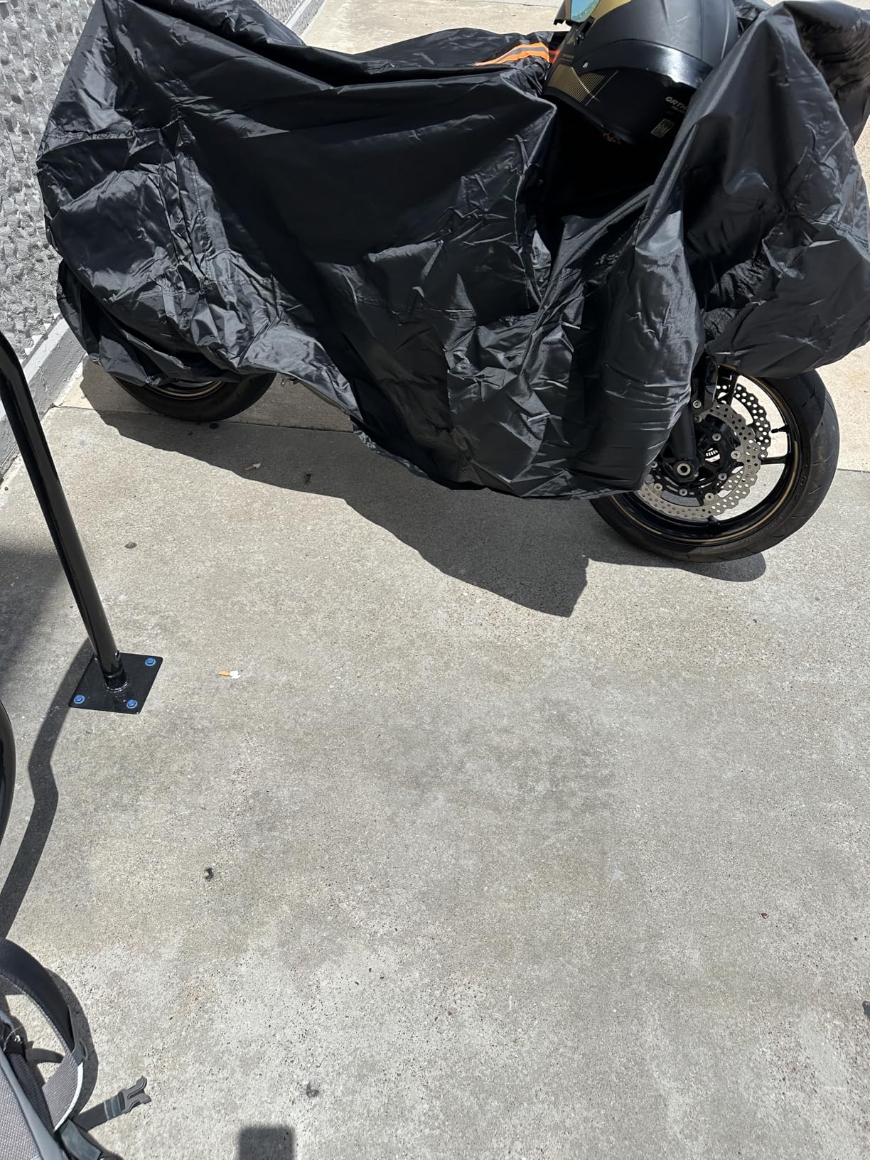 Favoto Motorcycle Cover Waterproof Outdoor Heavy Duty Motorcycle Cover All Weather Rain Sun UV Protection with Lock-Holes Motorcycle Tarp with Night Reflective Strips & Storage Bag Fits up to 86.6
