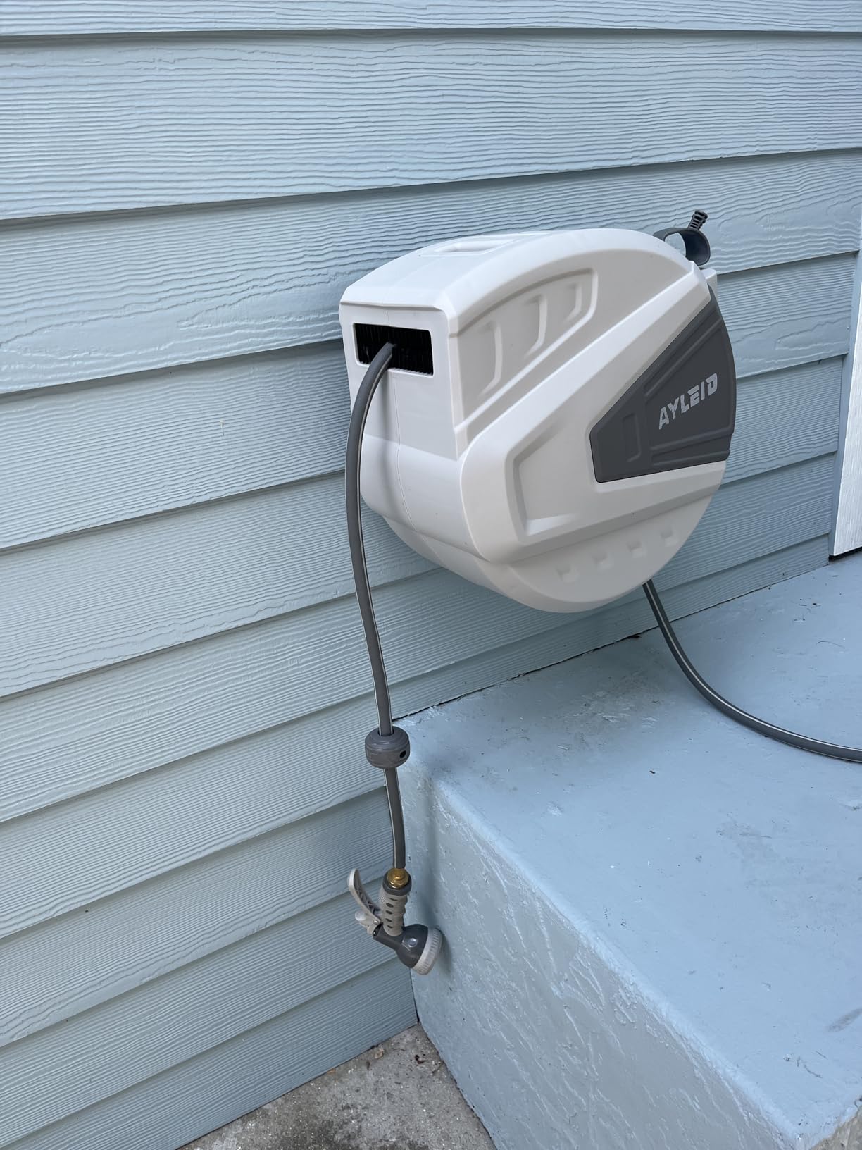 Ayleid Retractable Garden Hose Reel, 1/2 in x 100 ft Wall Mounted Hose Reel, with 9-Function Sprayer Nozzle, Any Length Lock/Slow Return System/Wall Mounted/180 Swivel Bracket (Gray) customer photo 1