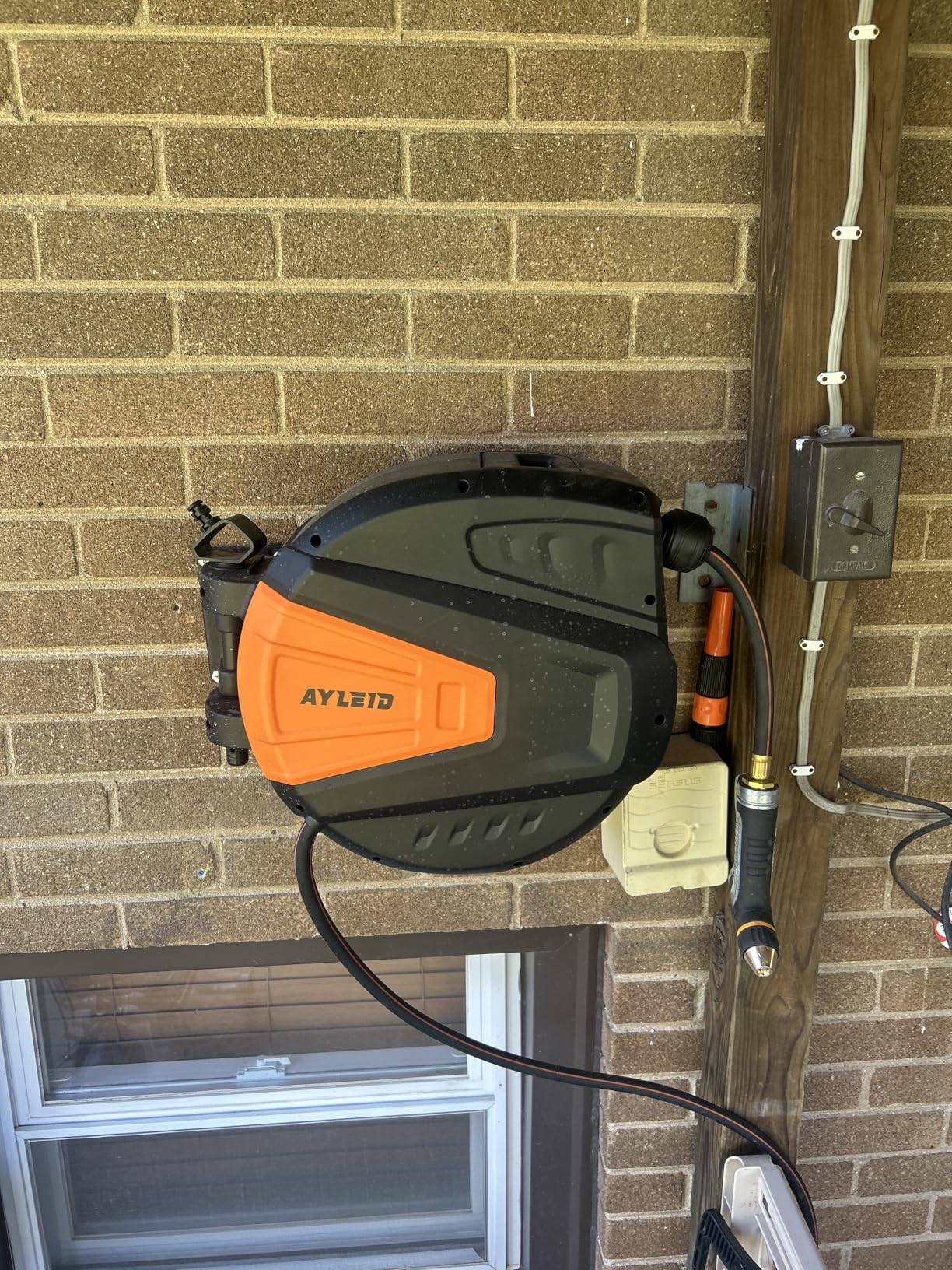 Ayleid Retractable Garden Hose Reel, 1/2 in x 100 ft Wall Mounted Hose Reel, with 9-Function Sprayer Nozzle, Any Length Lock/Slow Return System/Wall Mounted/180 Swivel Bracket (Gray) customer photo 2