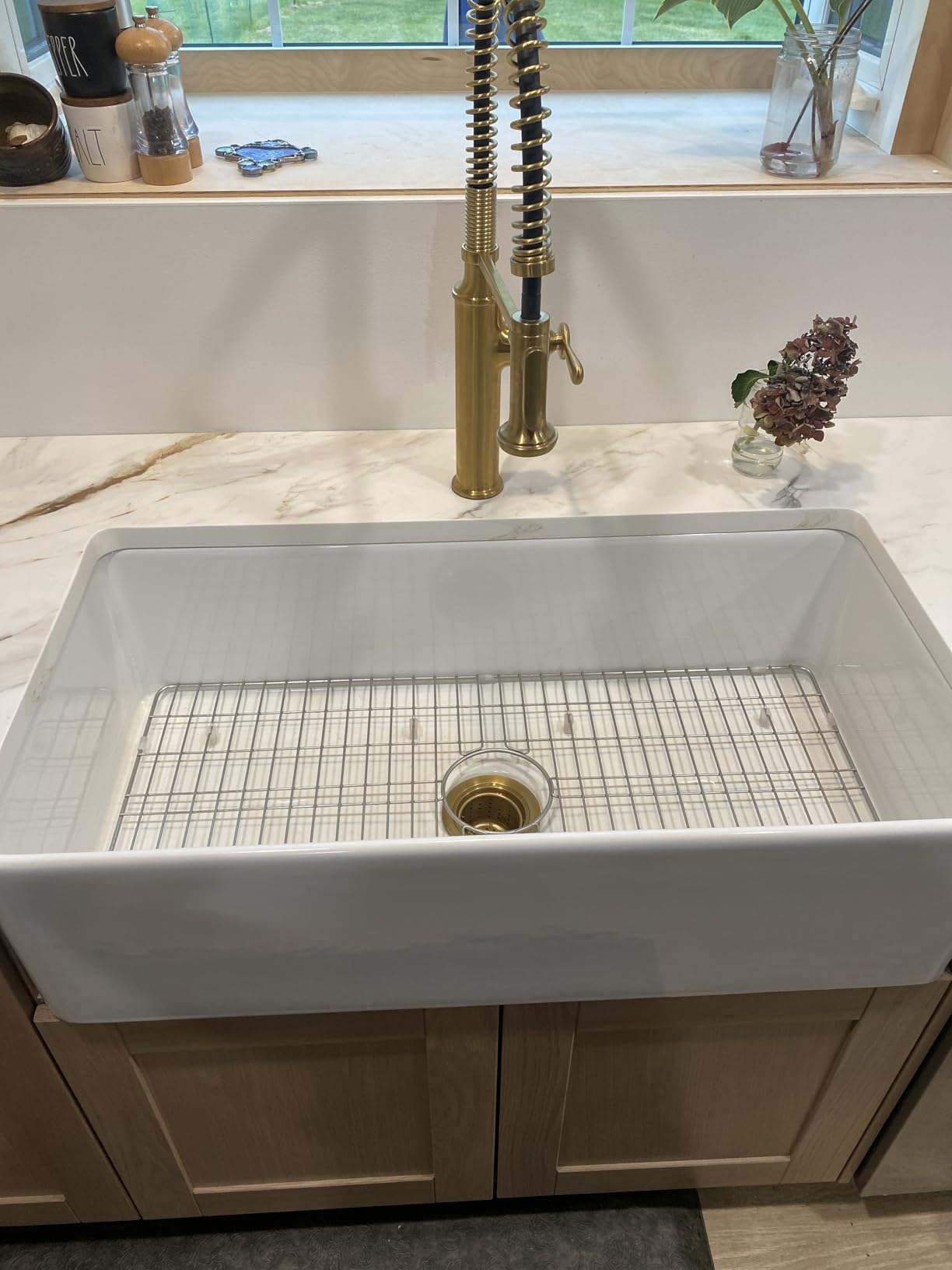 Miuara Farmhouse Sink 33 x 18 Inch White Fireclay Apron Front Kitchen Sink | For kitchen, Heavy duty fireclay large single bowl, Resistant to stains, chipping, heat & scratch customer photo 2
