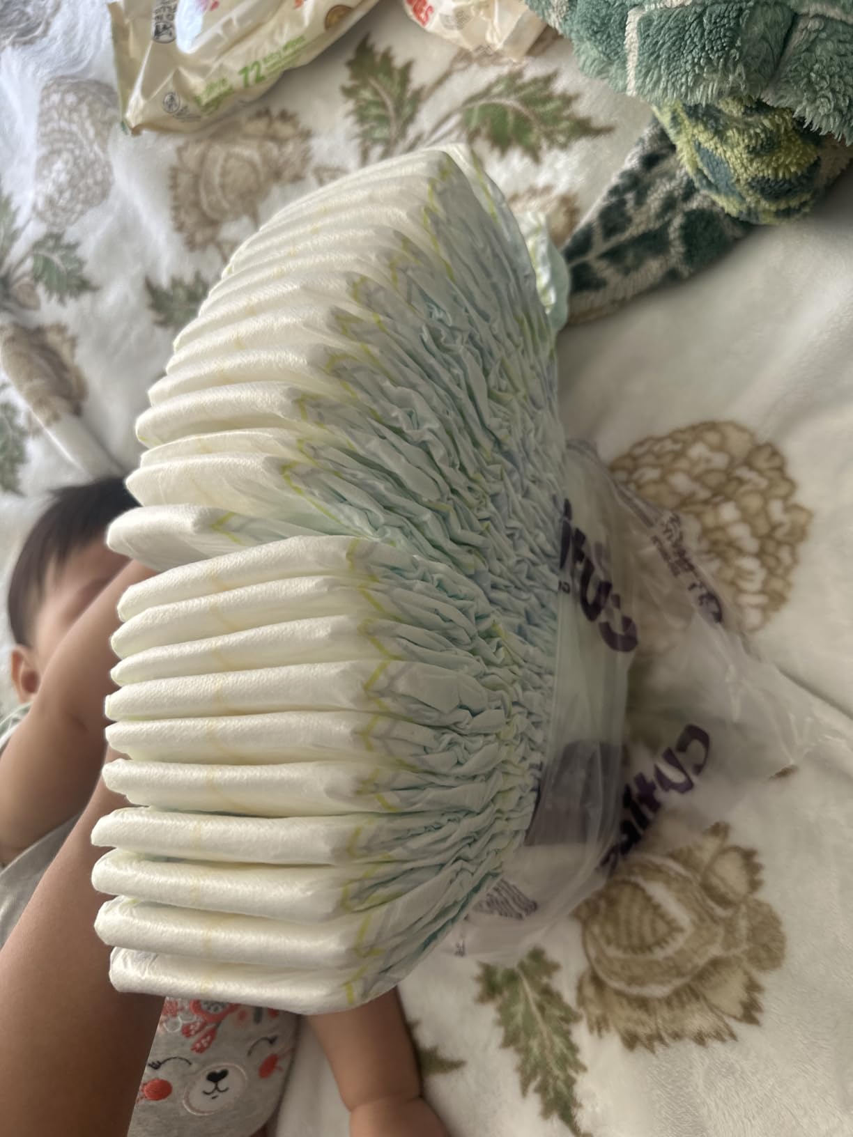 Cuties | Skin Smart, Absorbent & Hypoallergenic Diapers with Flexible & Secure Tabs | Bulk Case | Size 1 | 200 Count customer photo 1