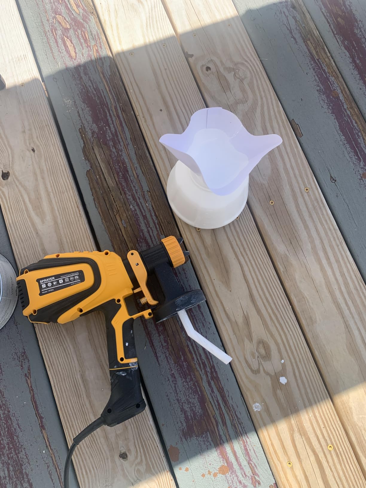 VONFORN Paint Sprayer, 700W HVLP Spray Gun with Cleaning & Blowing Joints, 4 Nozzles and 3 Patterns, Easy to Clean, for Furniture, Cabinets, Fence, Walls, Door, Garden Chairs etc. VF803 Yellow customer photo 2