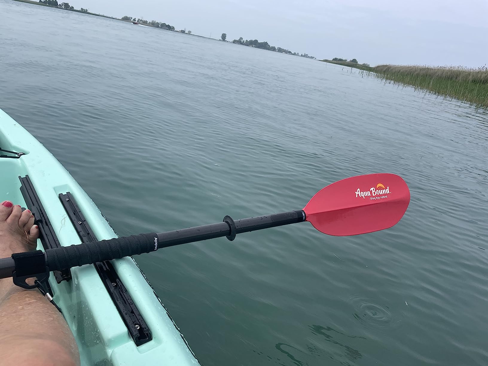 Aqua-Bound Sting Ray Hybrid 2-Piece Posi-Lok Kayak Paddle - Carbon Shaft, Reinforced Nylon Dihedral Blades, Feathering for Flatwater Touring and Recreation customer photo 1