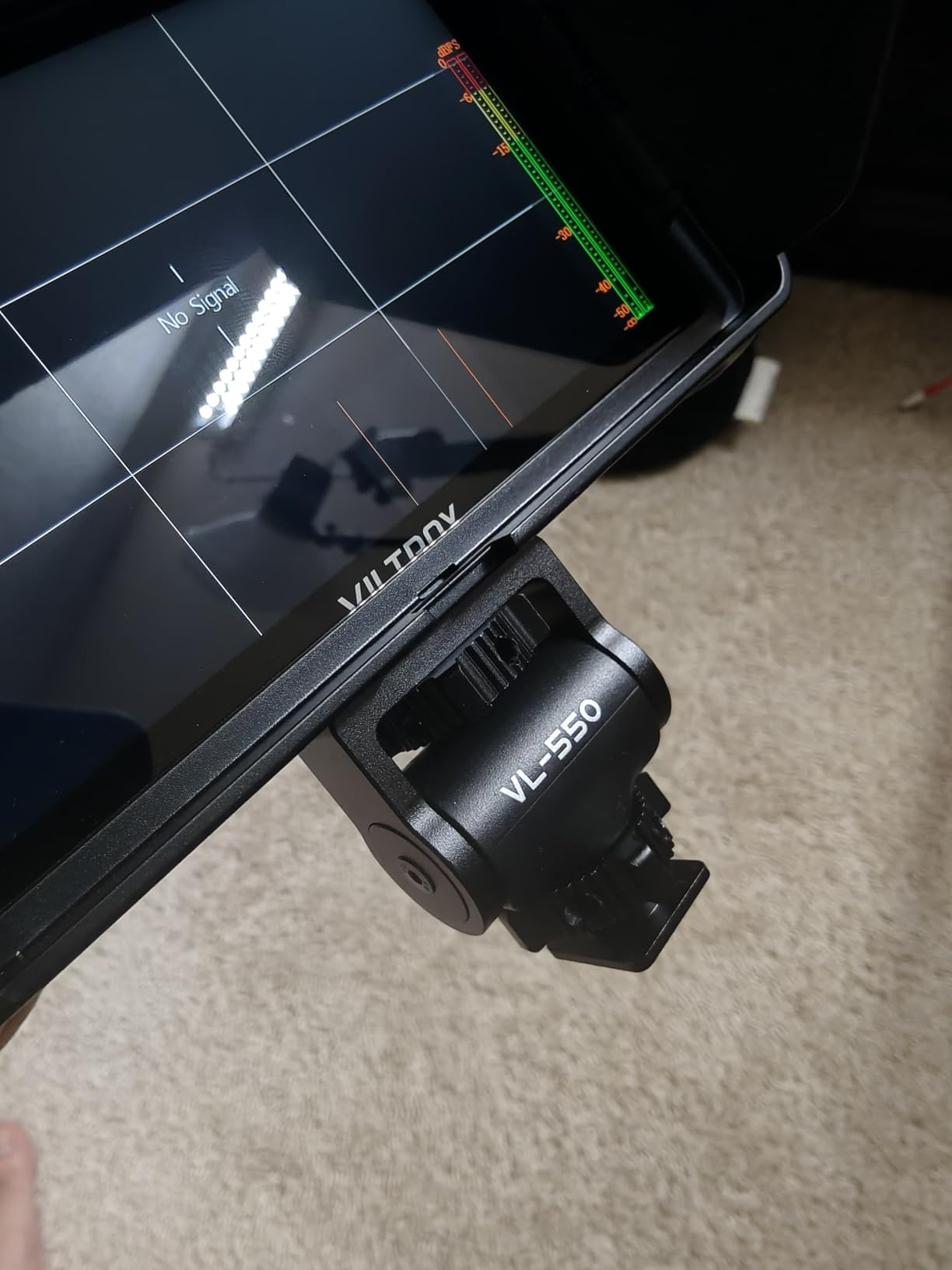 VILTROX 5.5 Inch 1200nits 4K 10bit HDMI Field Monitor, Touchscreen 3D LUT Portable Video Kit With Battery, On-Camera RGB Parade Histogram Waveform Focus Assist (DC-550 Pro) customer photo 1