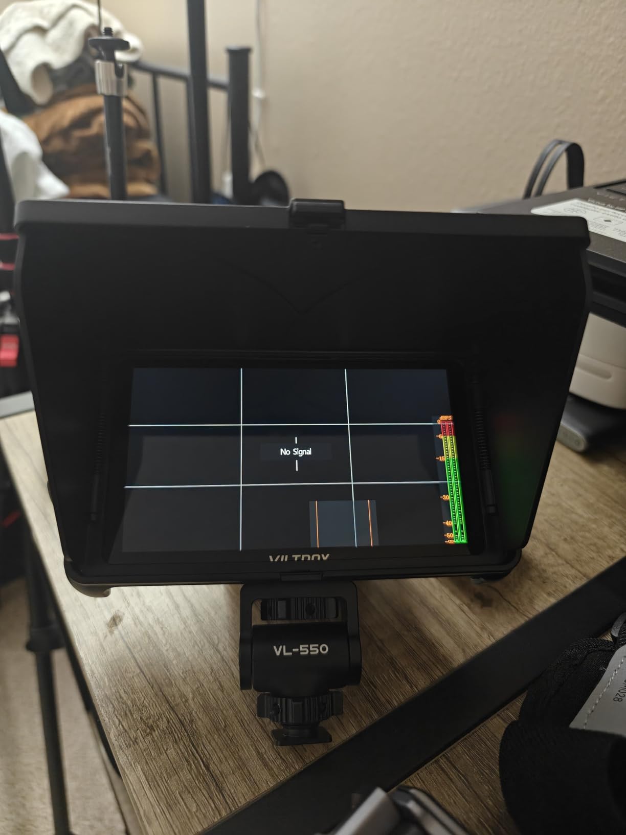 VILTROX 5.5 Inch 1200nits 4K 10bit HDMI Field Monitor, Touchscreen 3D LUT Portable Video Kit With Battery, On-Camera RGB Parade Histogram Waveform Focus Assist (DC-550 Pro) customer photo 2