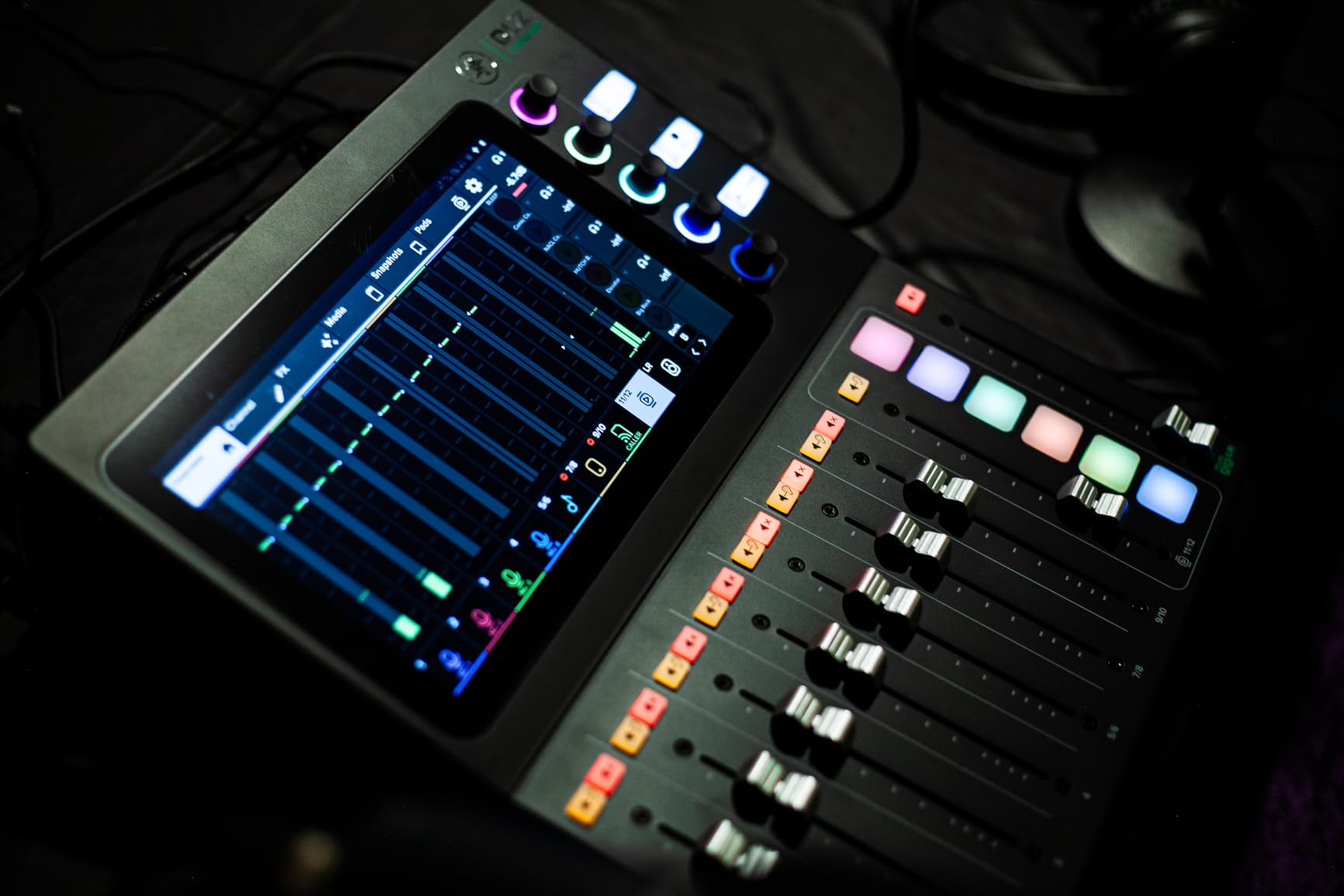 Mackie DLZ Creator Adaptive Digital Mixer for Podcasting, Streaming and YouTube customer photo 2