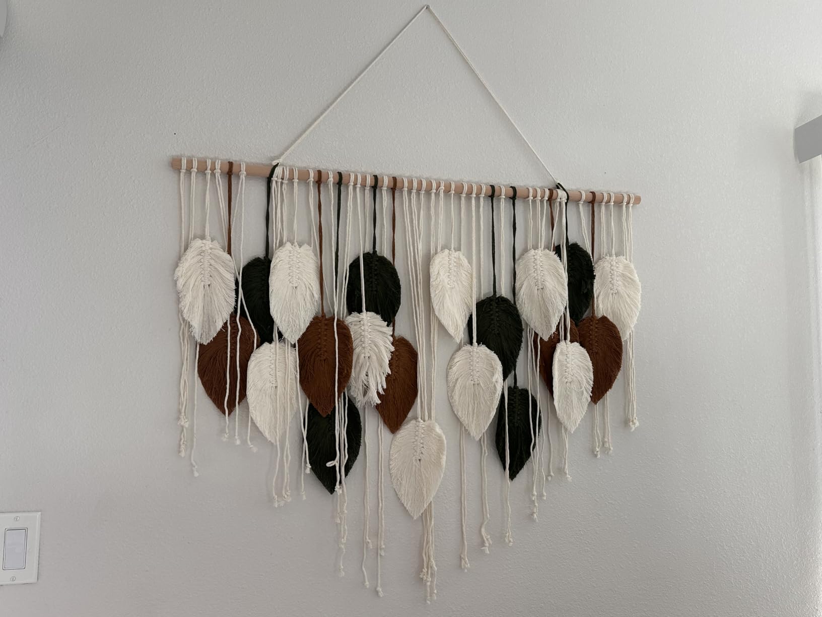 KHOYIME Large Macrame Wall Hanging Boho Woven Tapestry, Chic Home Decor Modern Bohemian Handmade Leaf Feather Wall Art Decorations for Apartment Dorm Living Room Bedroom Nursery customer photo 1