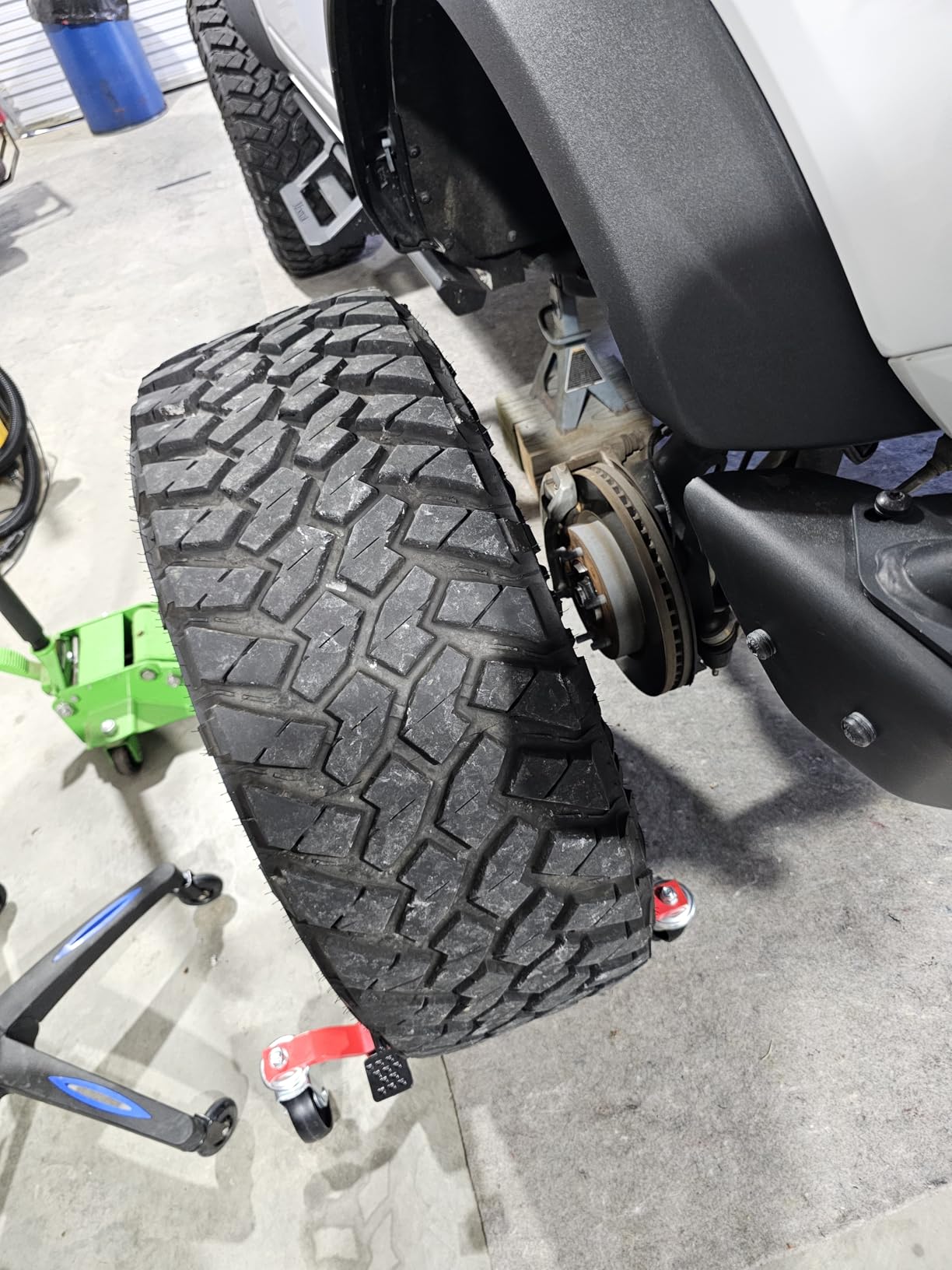 VEVOR Wheel Dolly, 3000 lbs Car Moving Dolly, Wheel Dolly Car Tire Stake Set of 2 Piece, Heavy-Duty Car Tire Dolly Cart Moving Cars, Trucks, Trailers, Motorcycles, and Boats customer photo 1
