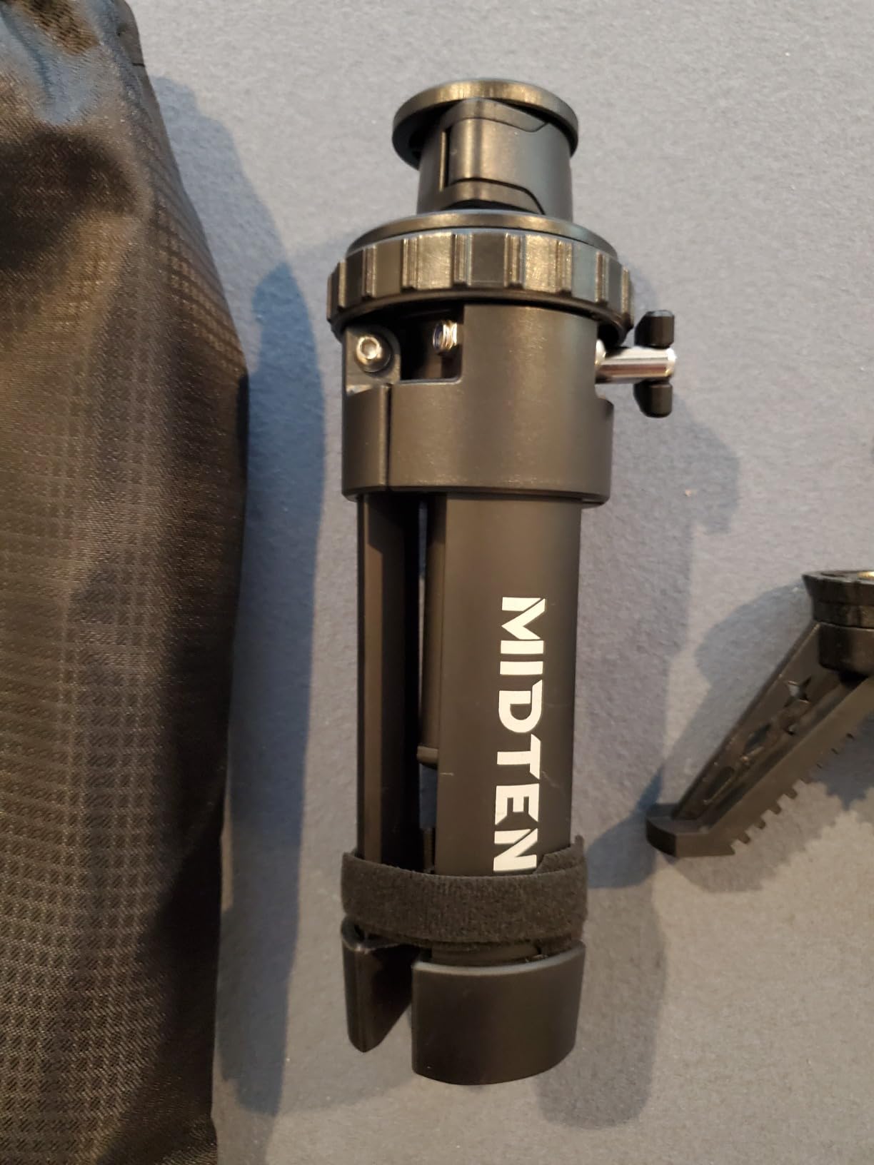 MidTen Portable Shooting Rest Tripod Rifle Stand for Range - Lightweight Bench Rest with 360 Rotate V Yoke Holder customer photo 2
