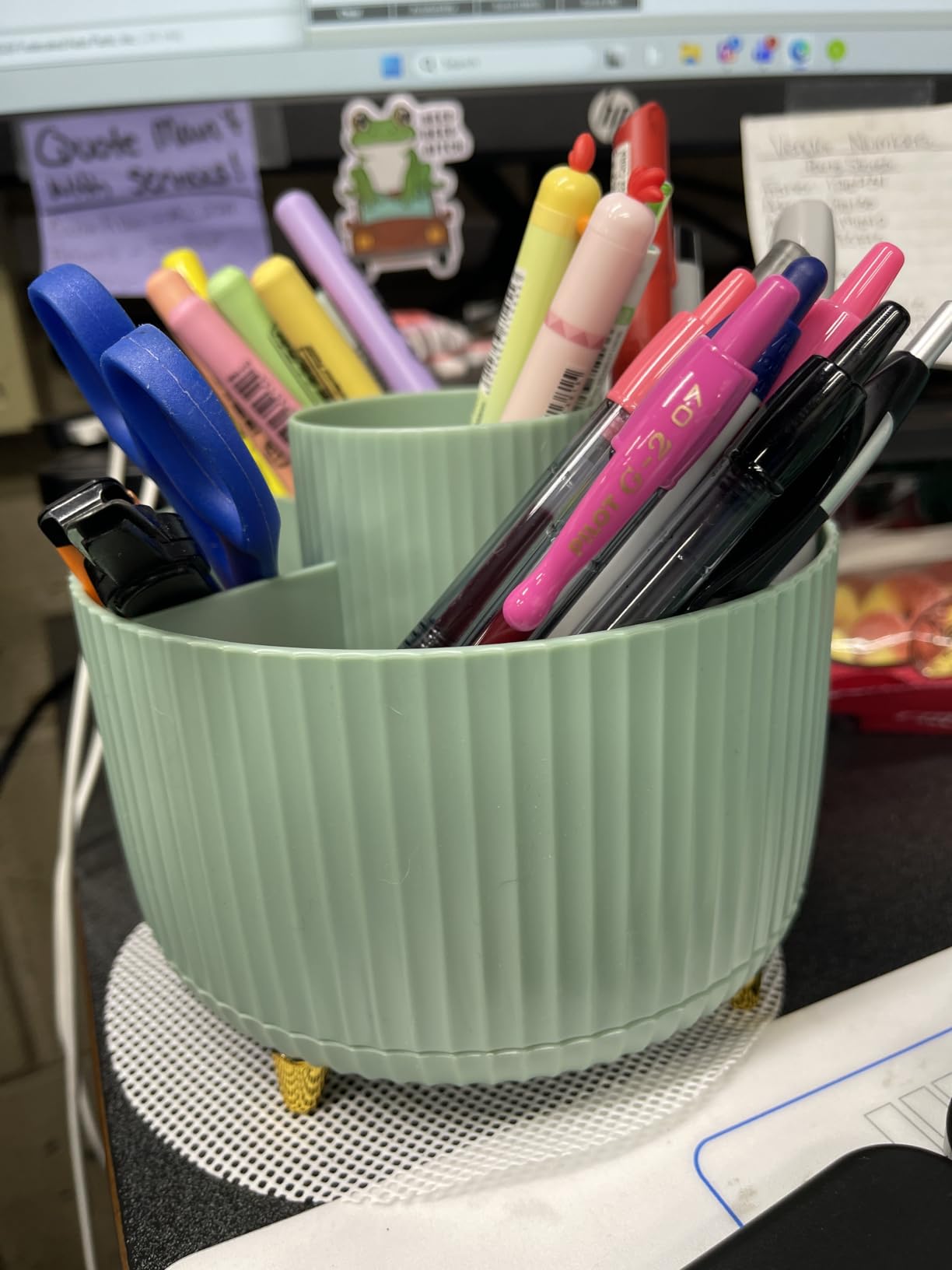 SKYDUE 360 Rotating Plastic Desk Pen Organizer with 5 Slots, Dual-Purpose Art Supply Pencil Cup for Office, School, Home customer photo 2