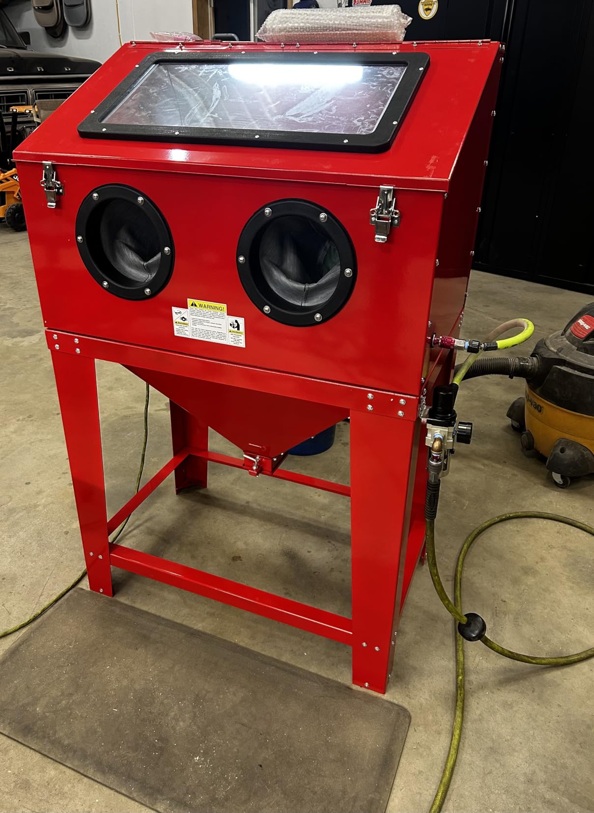 40 Gallon Bench Top Air Sandblasting, Heavy Duty Steel Cabinet Sandblaster Abrasive Blast with Gun and 4 x Nozzles Air Compressor Delivery 60-125PSI/6-25CFM for Rust Removal, Stain, Paint customer photo 1