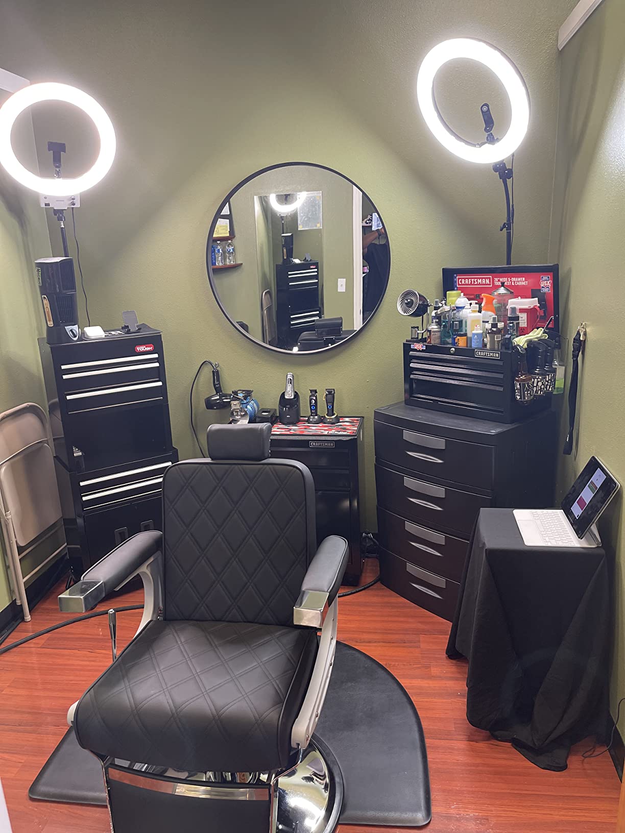 BarberPub Heavy Duty Metal Vintage Barber Chair All Purpose Hydraulic Recline Salon Beauty Spa Shampoo Equipment 3825 (Black with Gold Frame) customer photo 2
