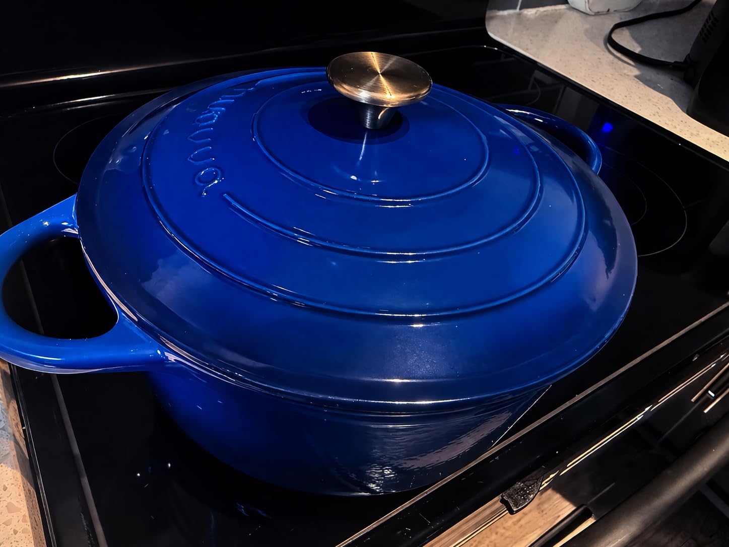 Nuovva Enamelled Cast Iron Dutch Oven Pot with Lid-6.4 Quart Non Stick Casserole Pot-Heavy Duty & Oven Safe up to 500 F for Bread Baking, Braising, Stews, Roasting - 28cm Dark Blue customer photo 2