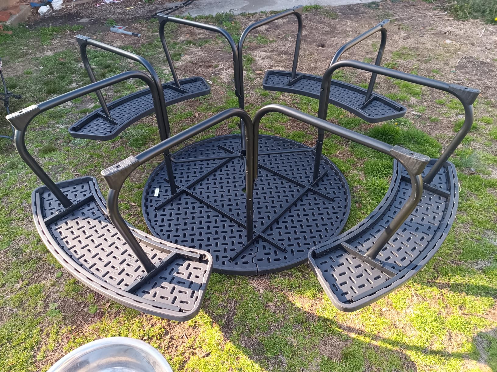 Tangkula 8 Person Picnic Table, Outdoor Round Picnic Table with 4 Built-in Benches, Umbrella Hole, Metal Frame & HDPE Tabletop, Outside Table and Bench Set for Backyard, 2300lbs Weight Capacity customer photo 2