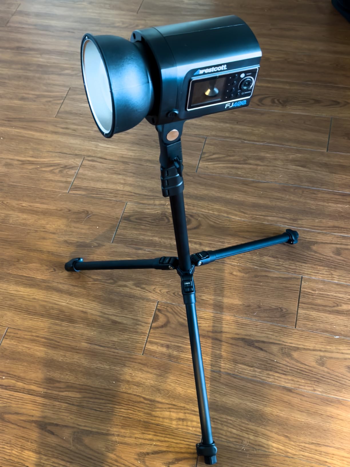 Ulanzi TT43 Extendable Photography Light Stand, Adjustable 6.23ft Aluminum Tripod, Reversible Portable Studio Lighting Tripod for Strobe Light, Webcams, Cameras, Softbox customer photo 1